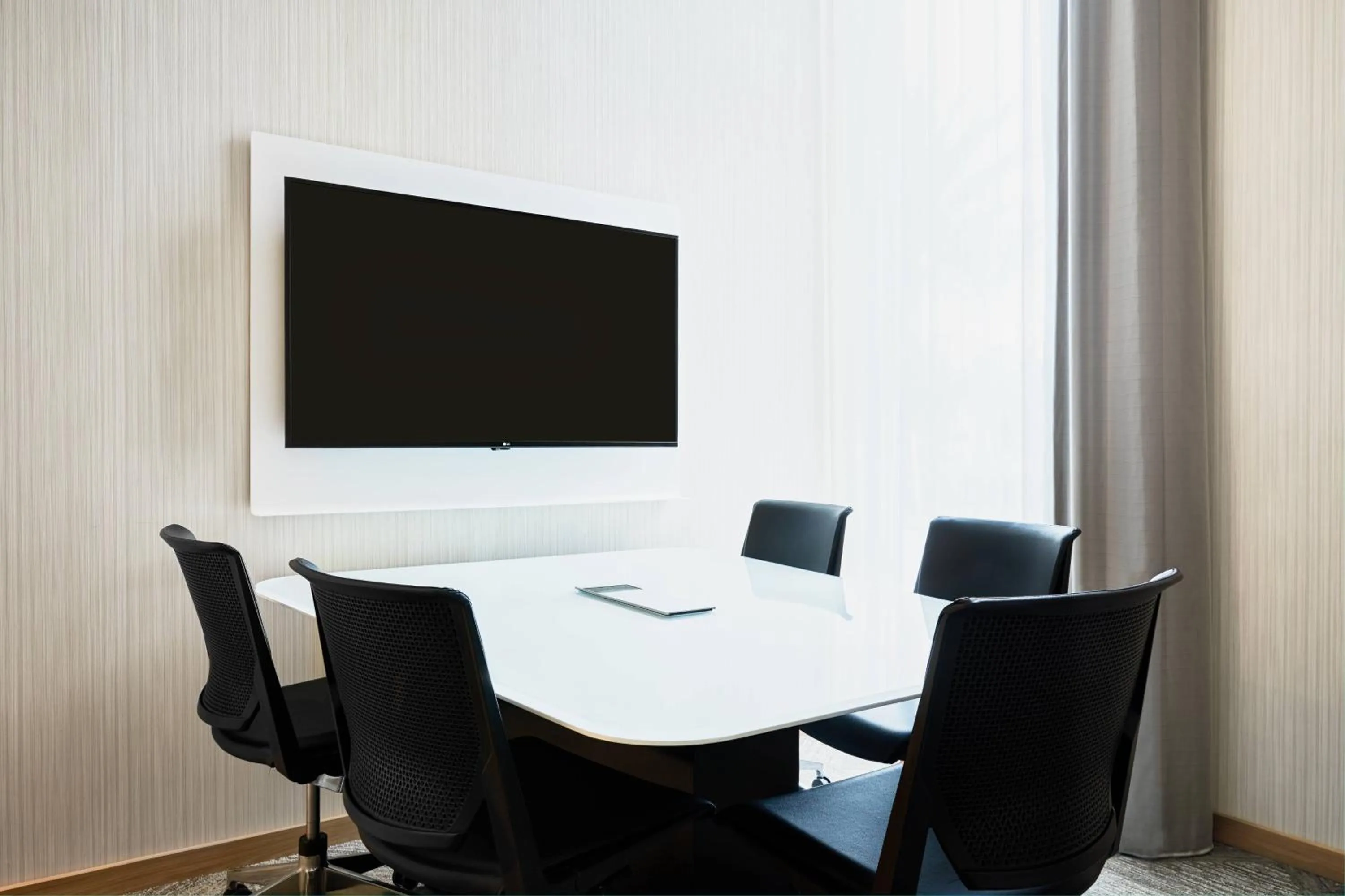 Meeting/conference room in AC Hotel by Marriott Miami Aventura