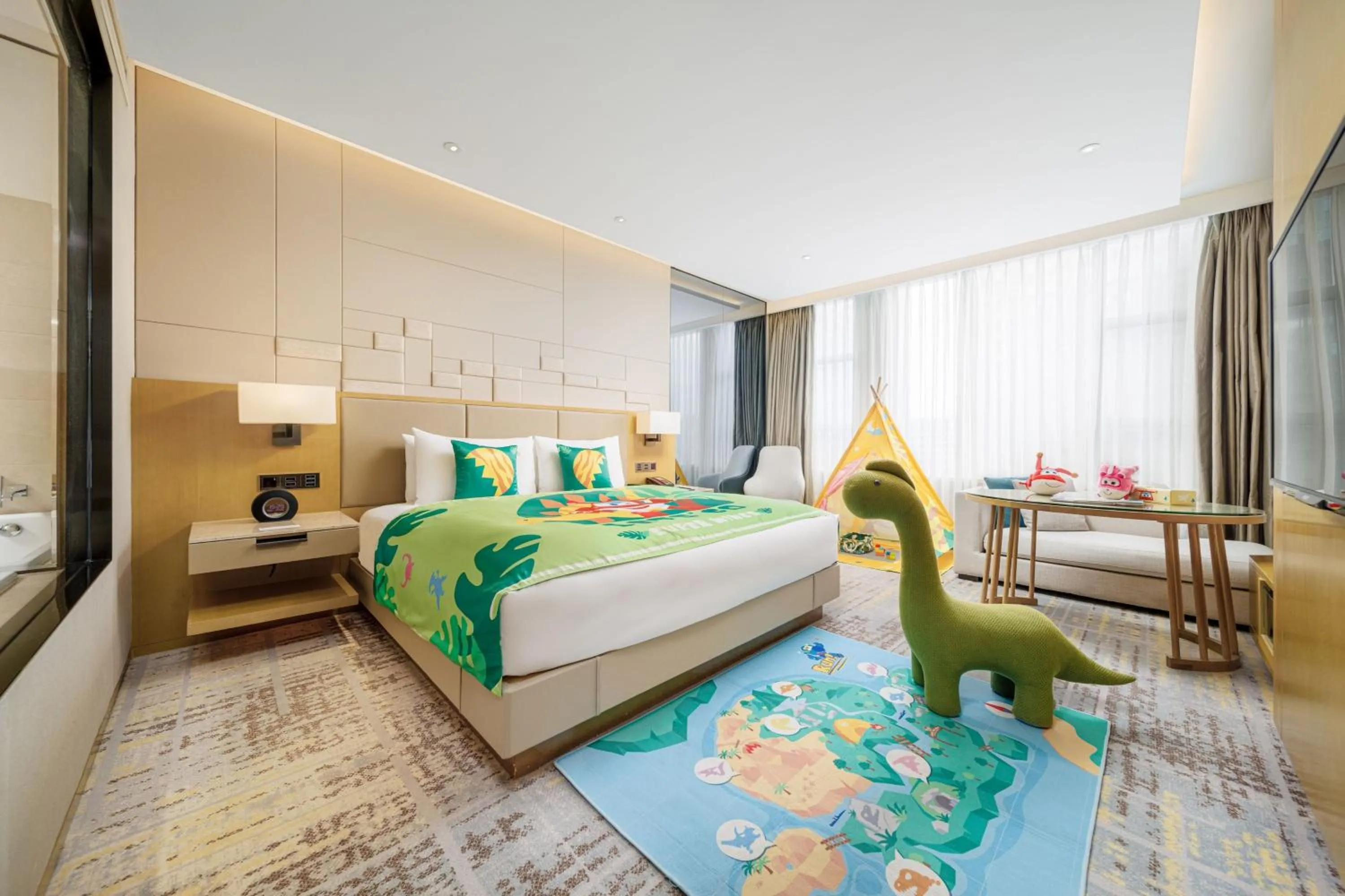 Photo of the whole room, Bed in Chengdu Marriott Hotel Financial Centre