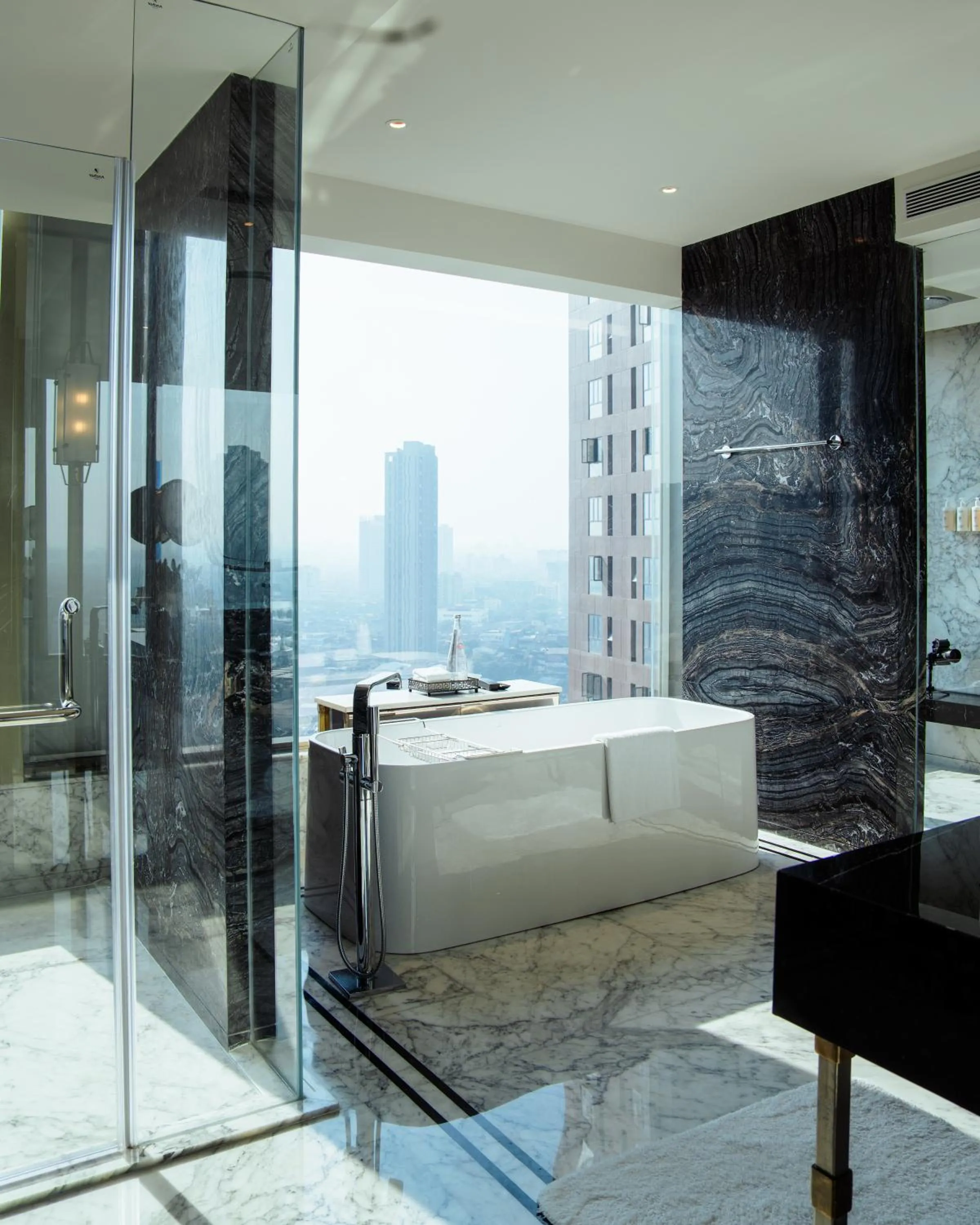 Bathroom in JW Marriott Hotel Kolkata