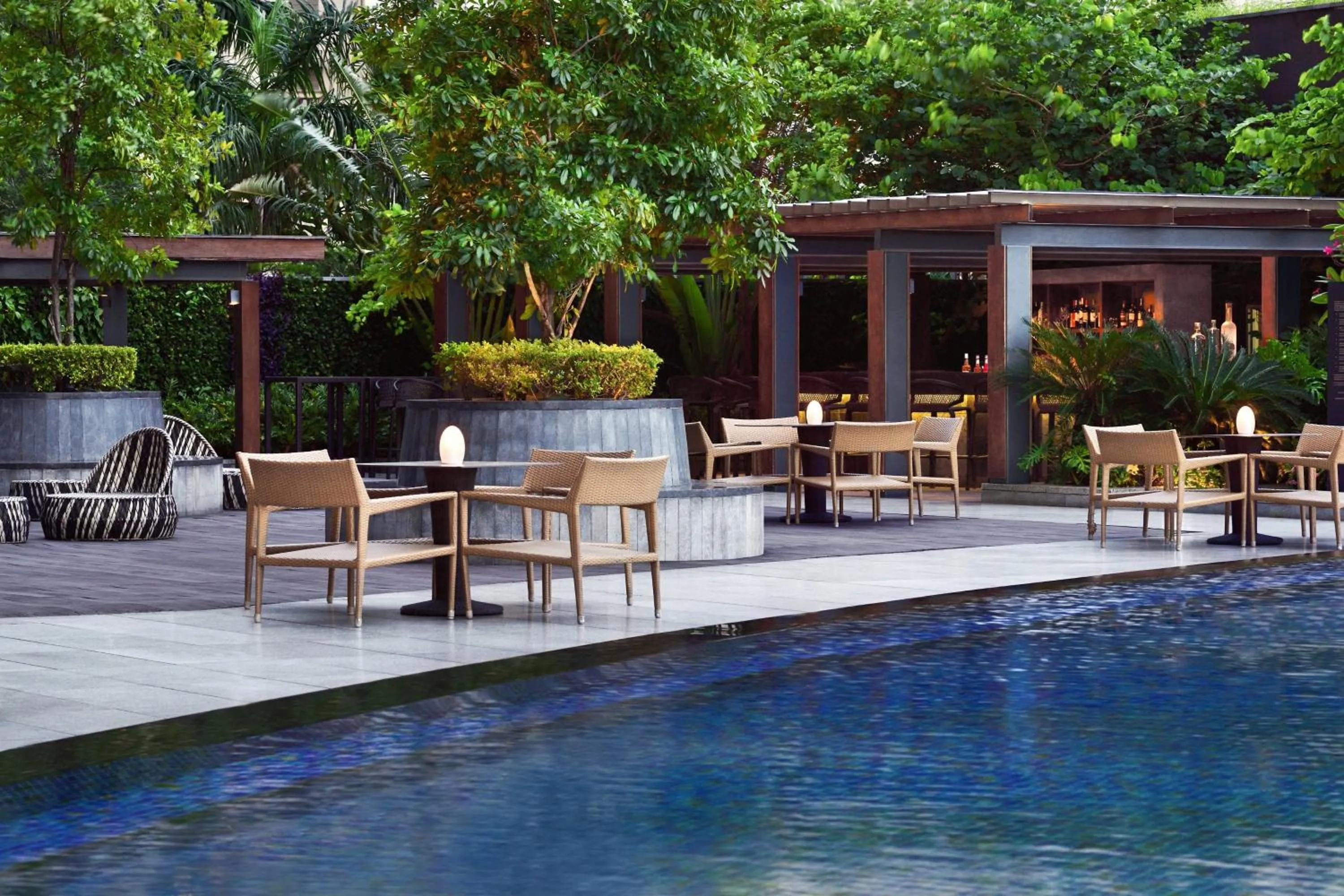 Swimming pool in JW Marriott Hotel Kolkata