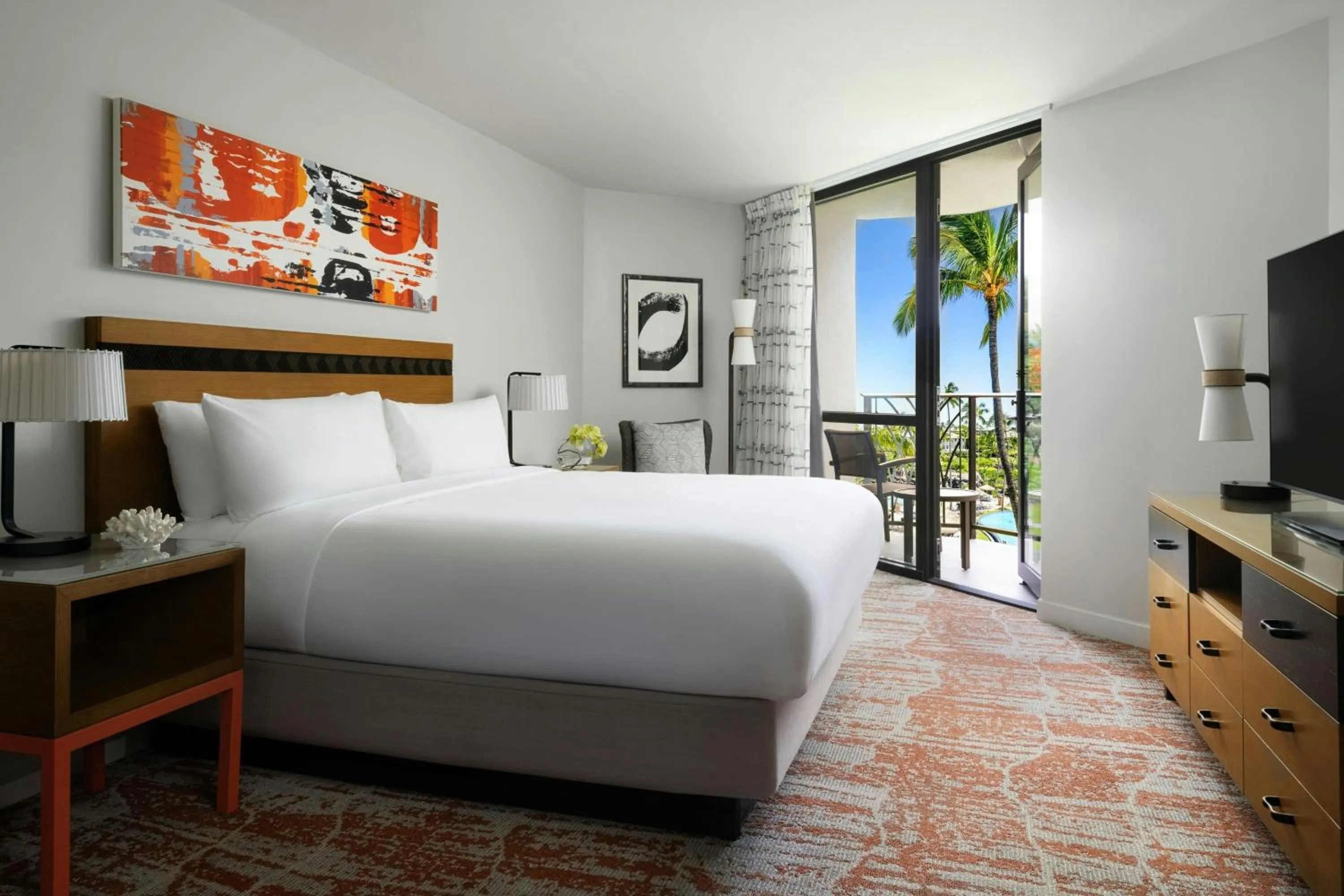 Swimming pool, Bed in Marriott’s Waikoloa Ocean Club