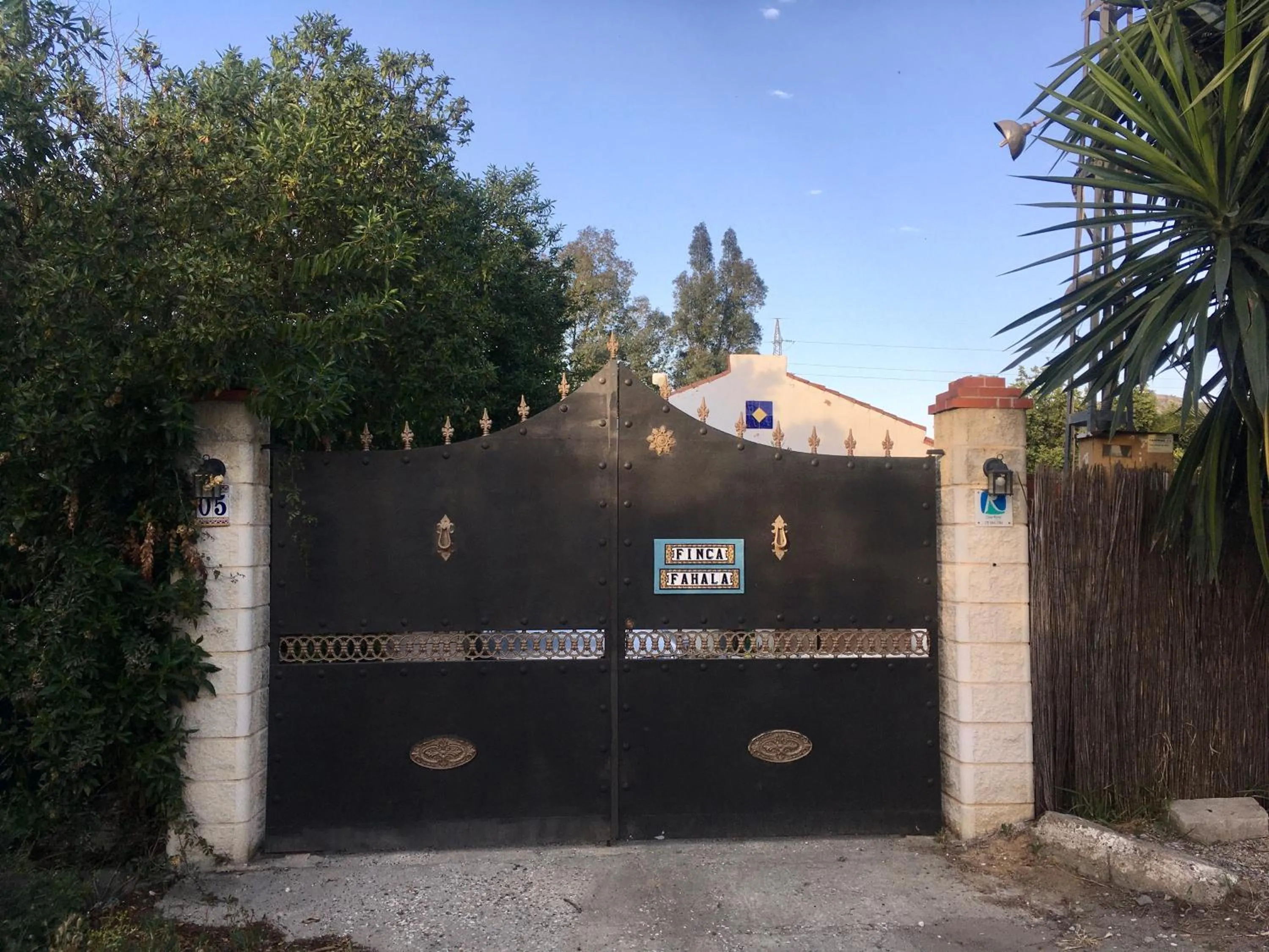 Facade/entrance in Finca Fahala