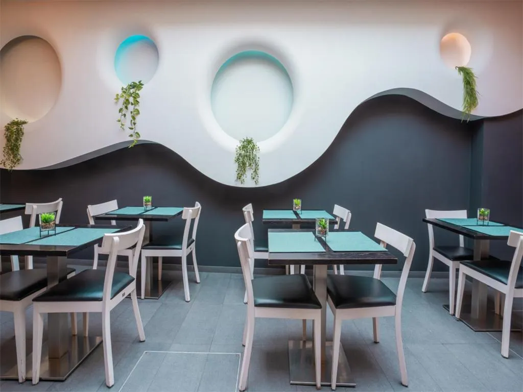 Breakfast in Lace Hotel