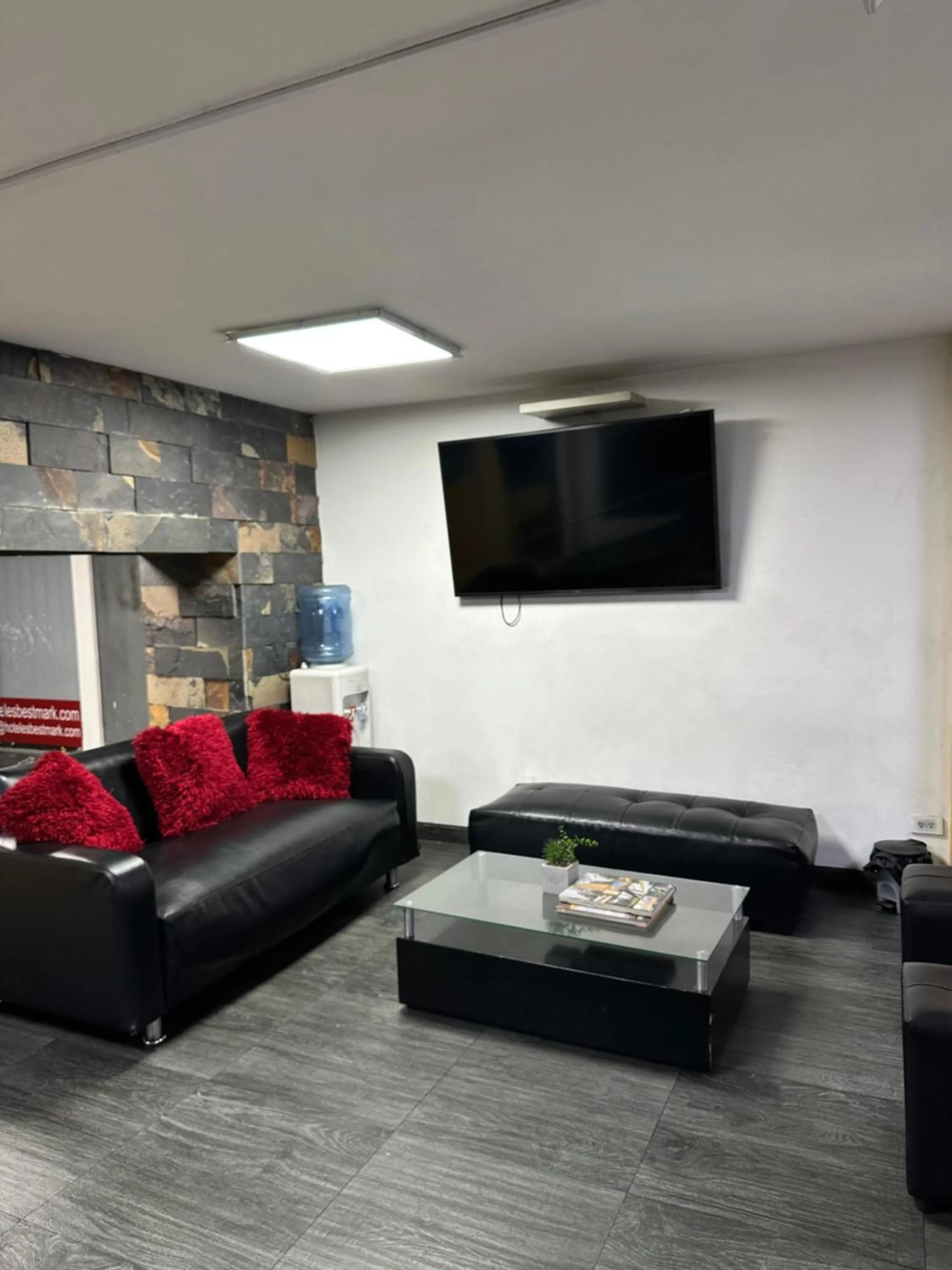 Communal lounge/ TV room in Hotel Bestmark Platino