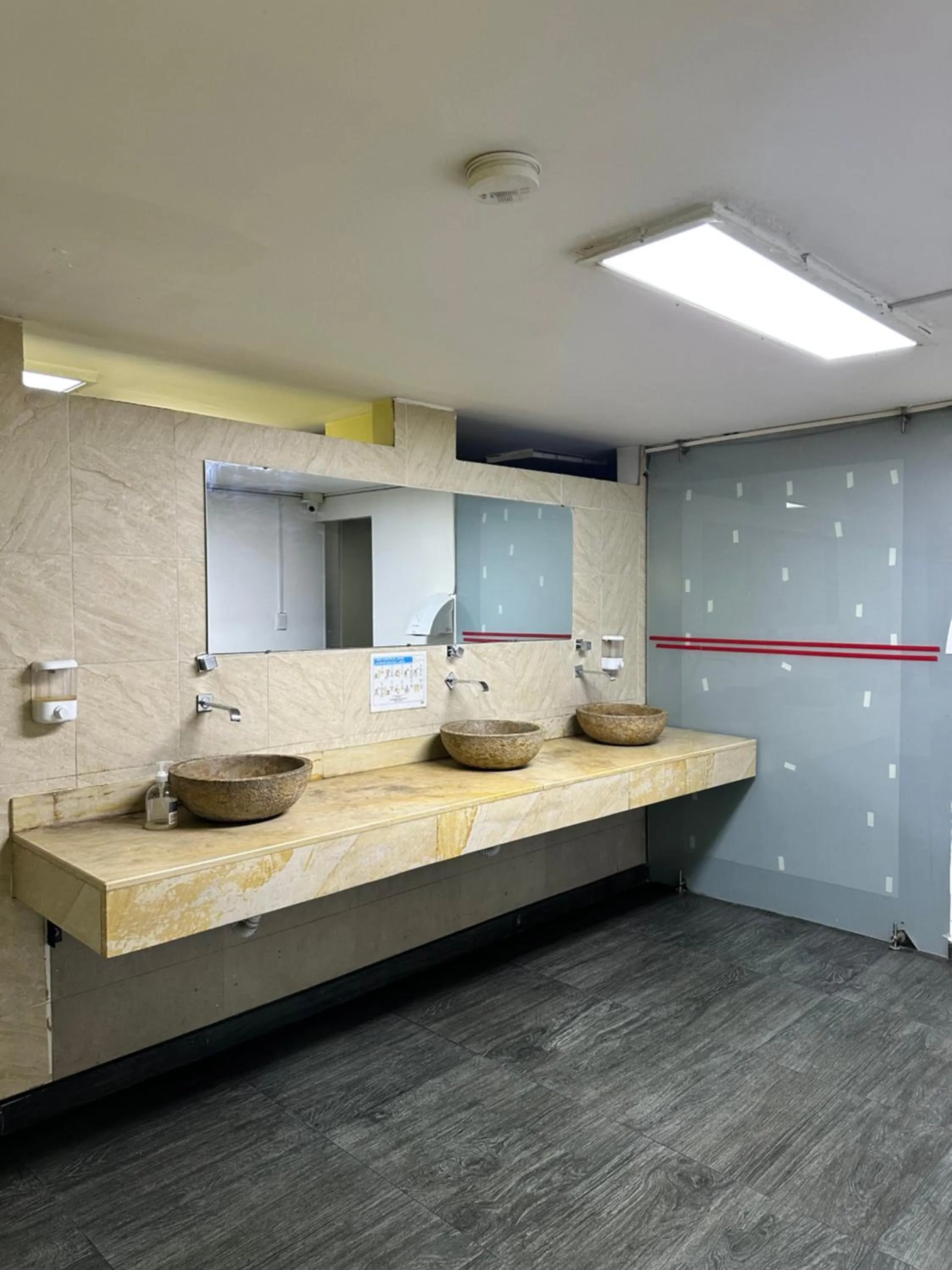 Bathroom in Hotel Bestmark Platino