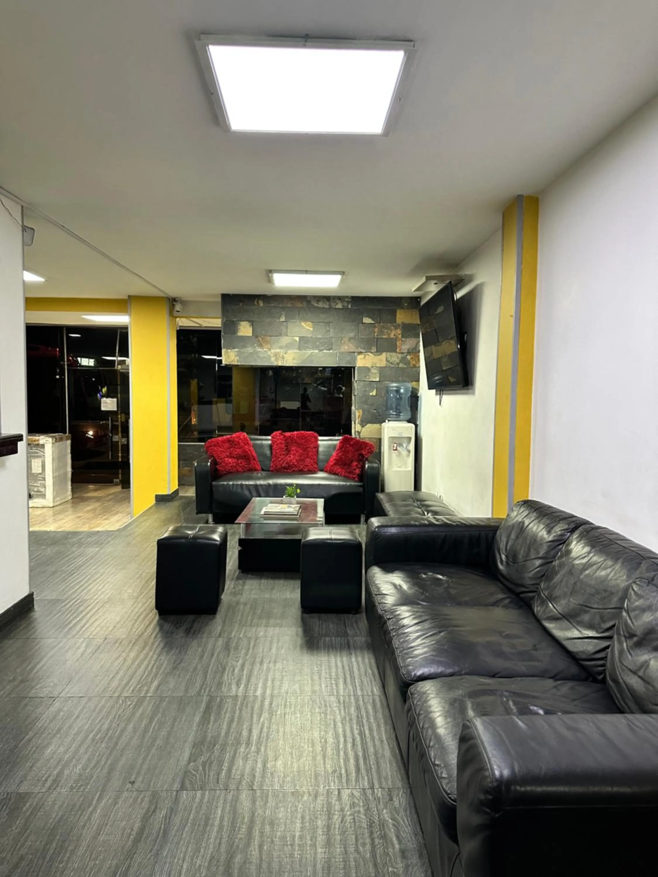 TV and multimedia in Hotel Bestmark Platino