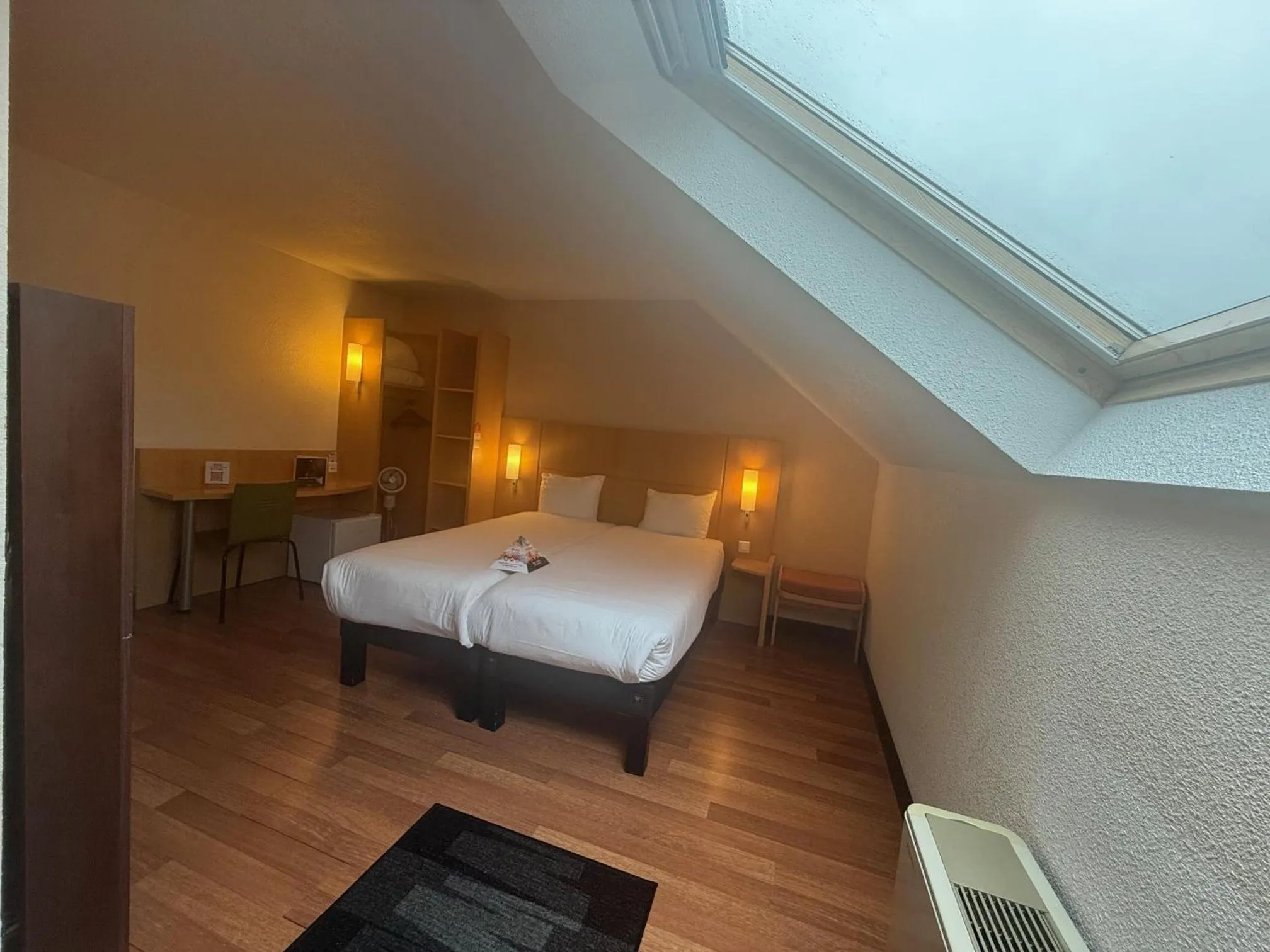 Bed in ibis Brussels Waterloo