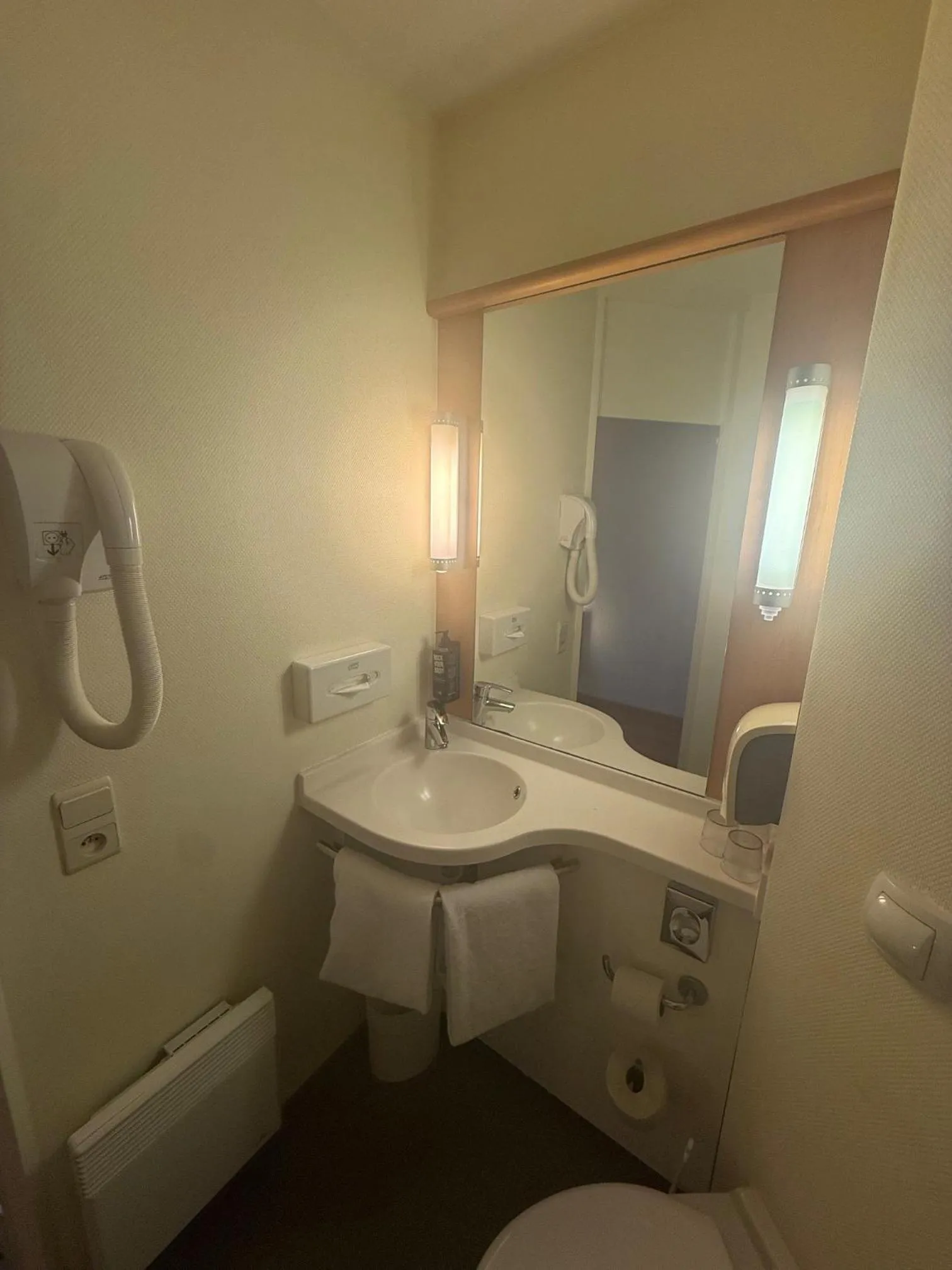 Bathroom in ibis Brussels Waterloo