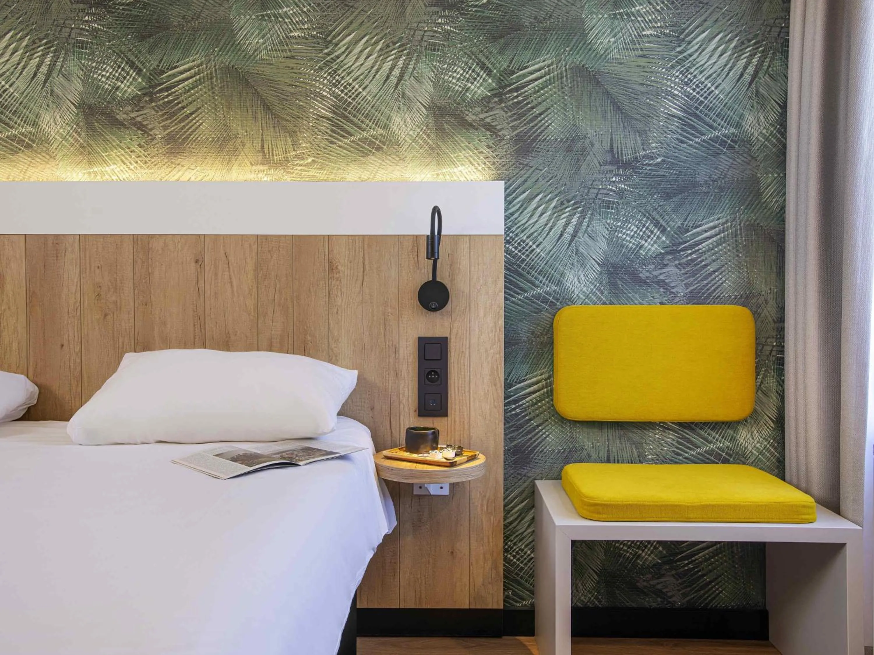 Bedroom, Bed in ibis Brussels Waterloo