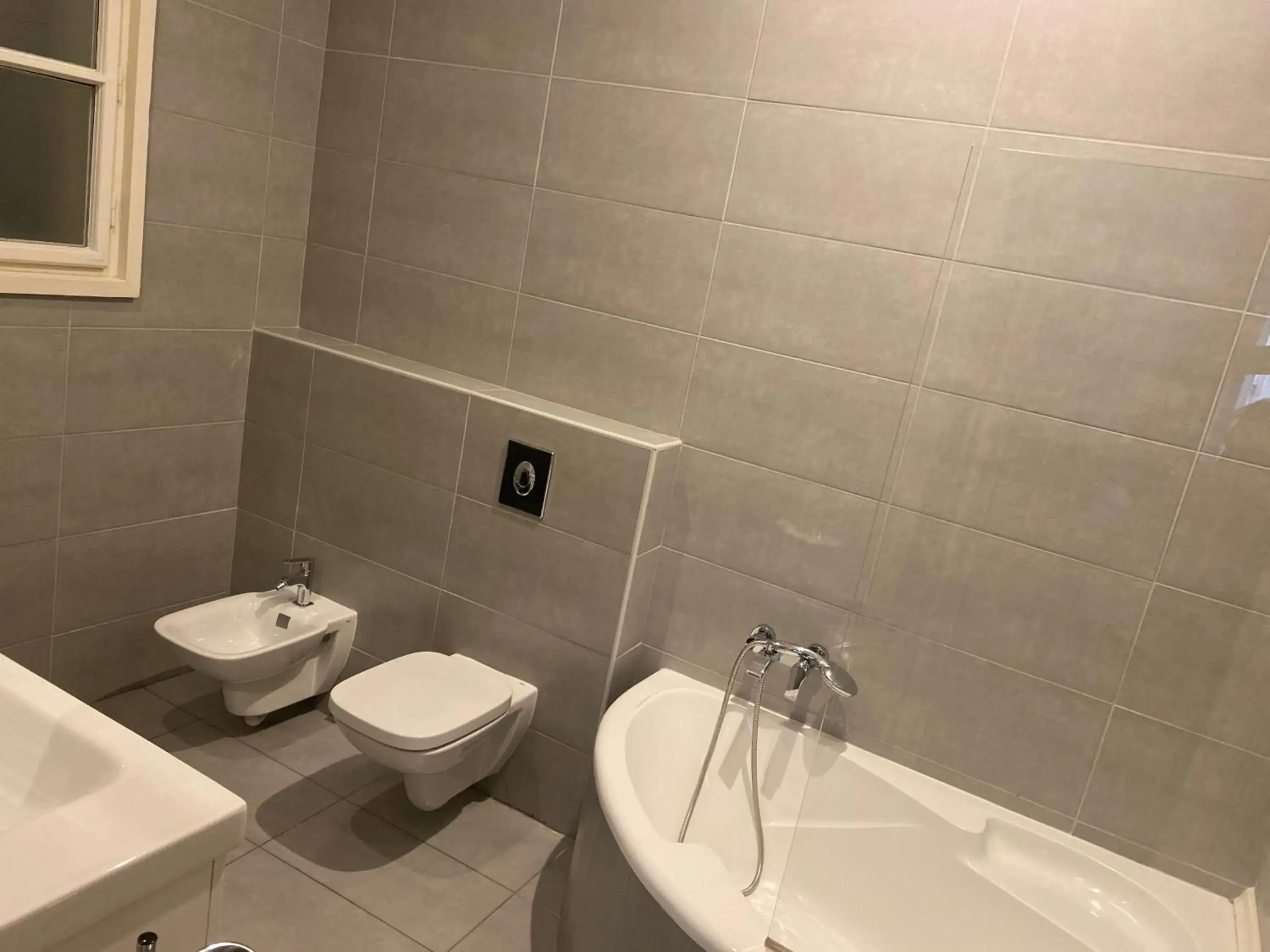 Double or Twin Room with City View in Butterfly Home Danube Double or Twin Room with City View in Butterfly Home Danube