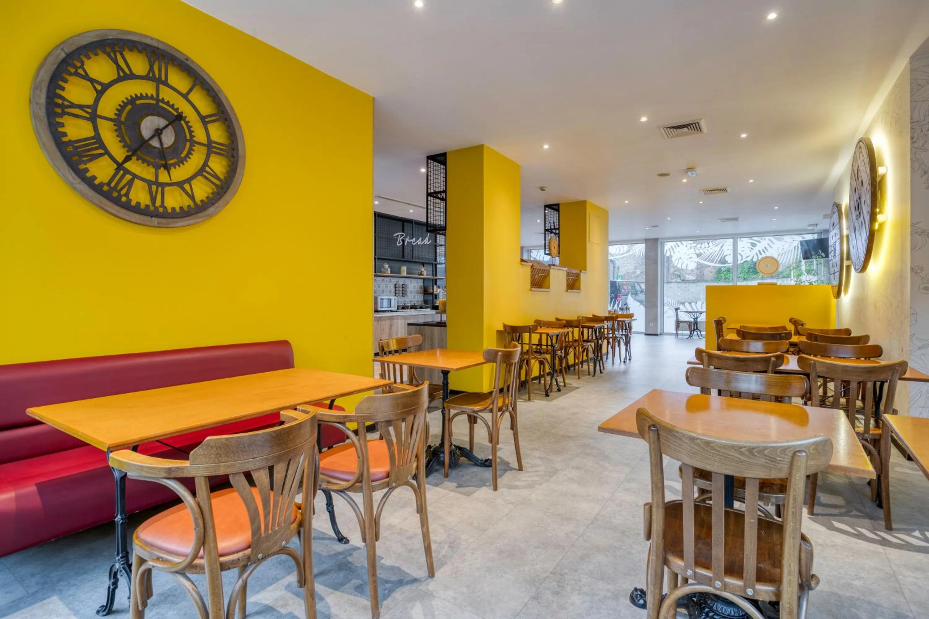 Breakfast in B&B HOTEL Mons Gare