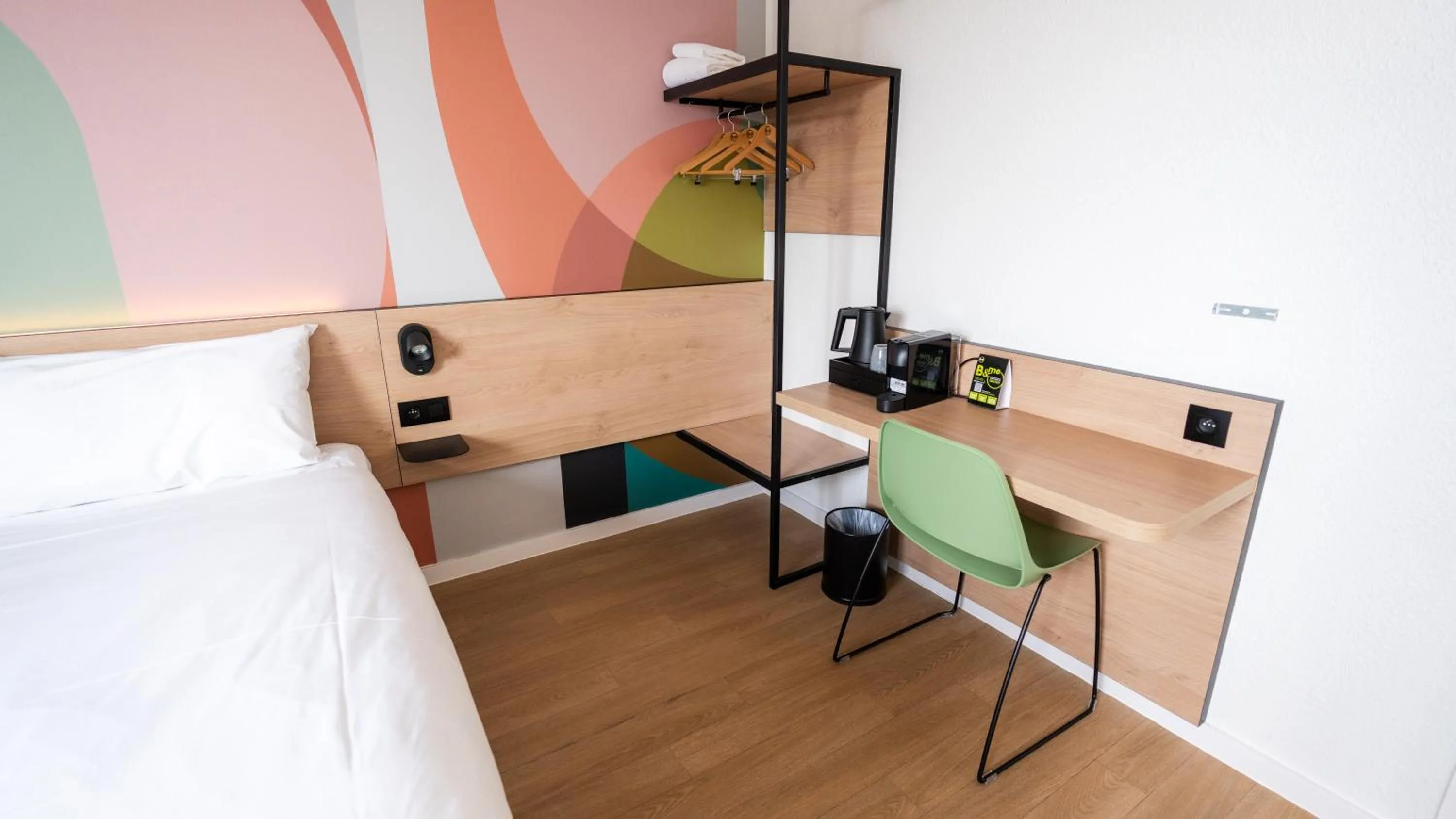 Bed in B&B HOTEL Mons Gare