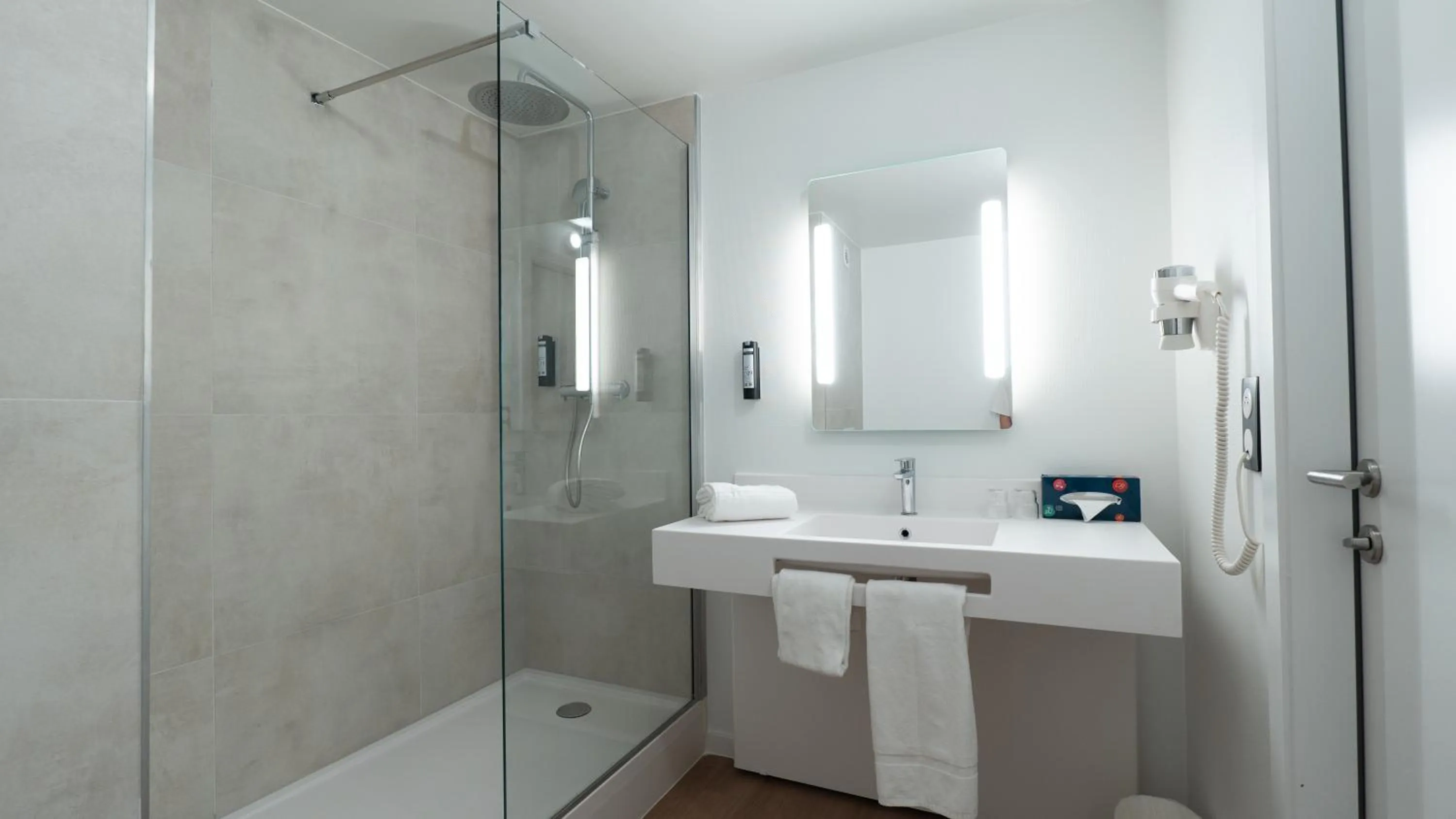 Shower in B&B HOTEL Mons Gare