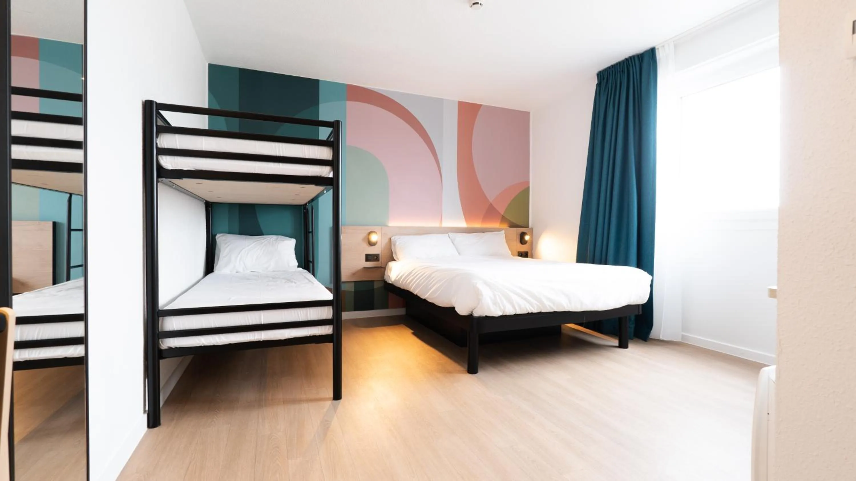 Bed in B&B HOTEL Mons Gare