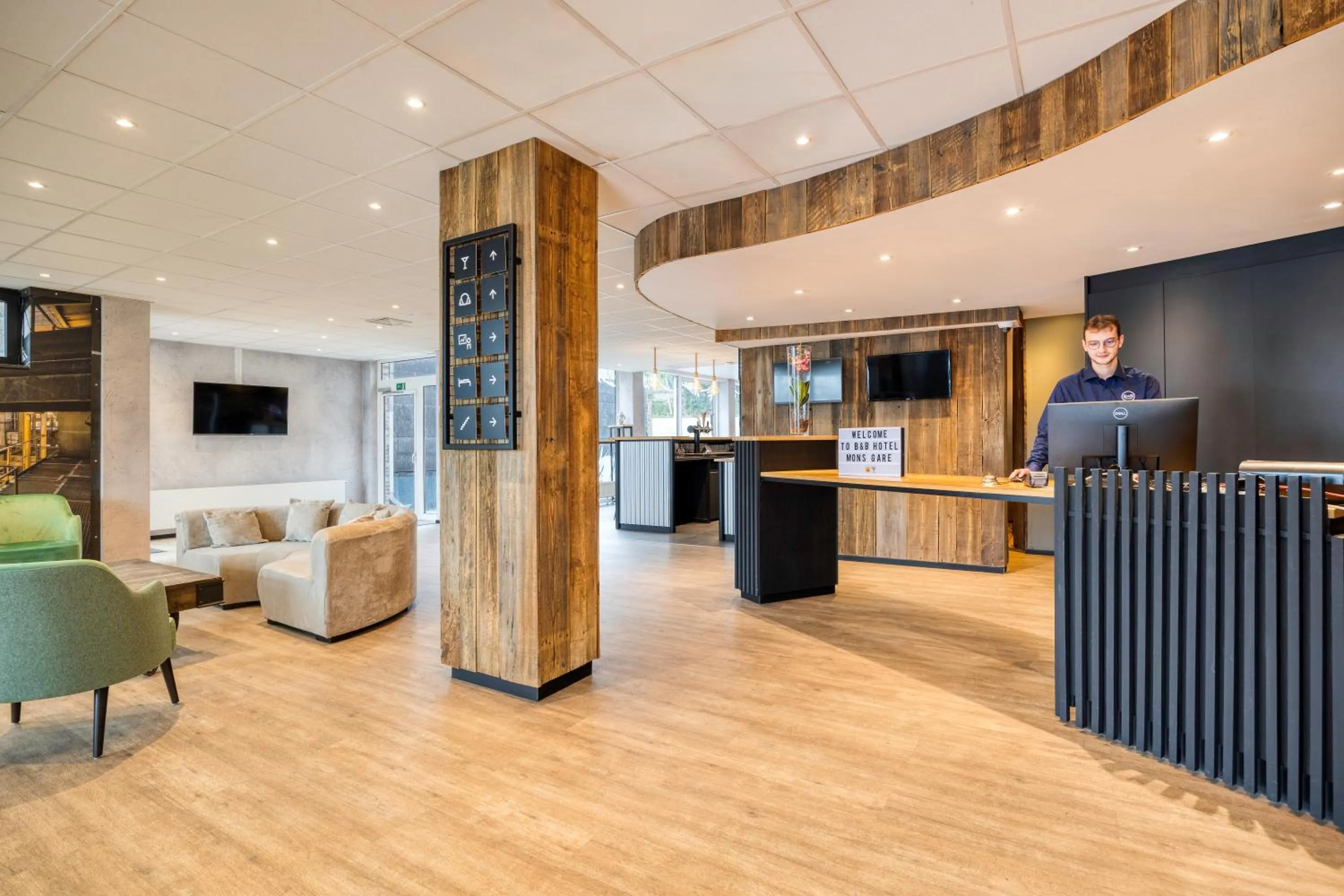 Lobby or reception in B&B HOTEL Mons Gare