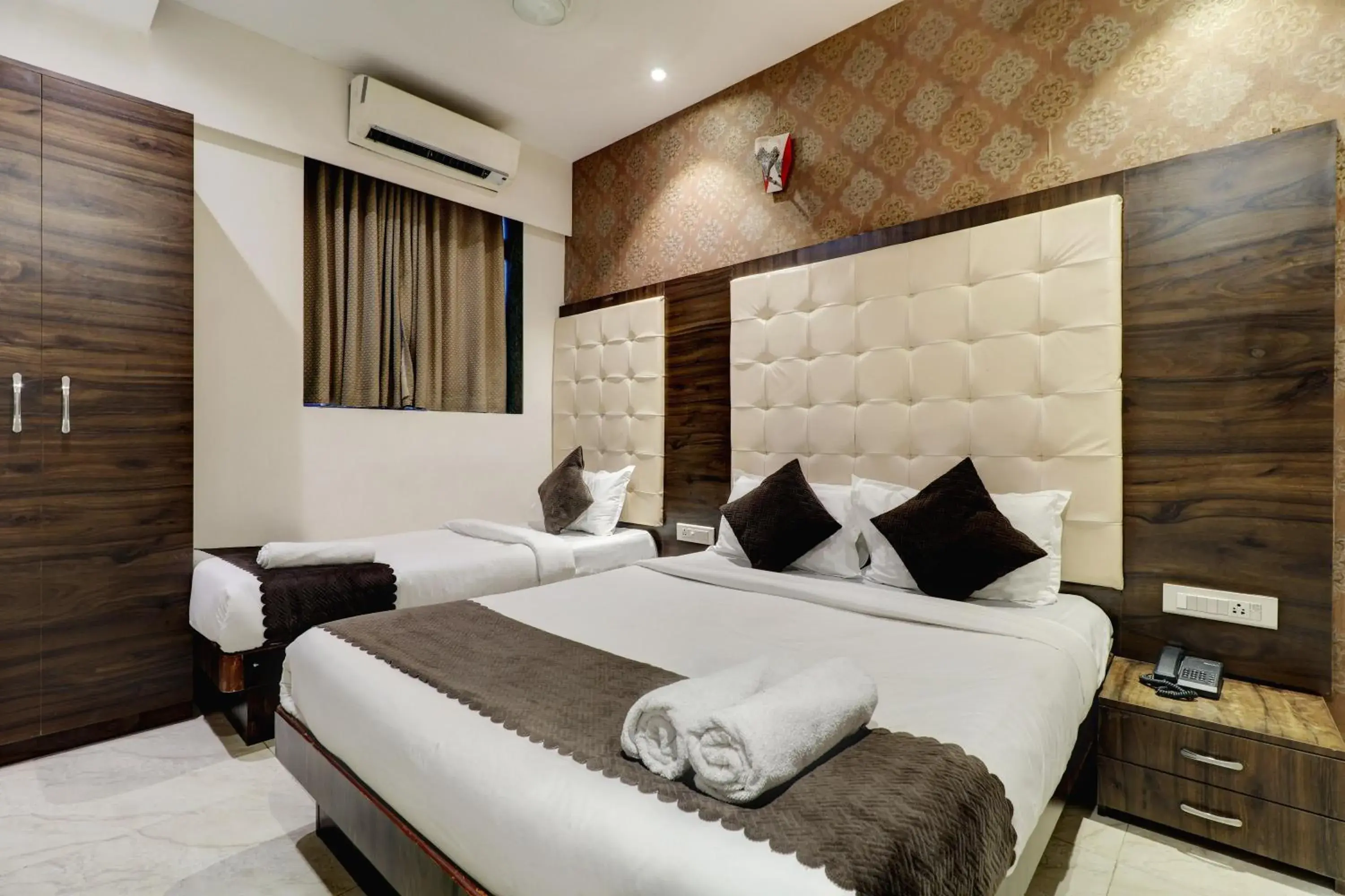 Deluxe Triple Room in Hotel A. K. International - Fort Deluxe Triple Room in Hotel A. K. International - Fort