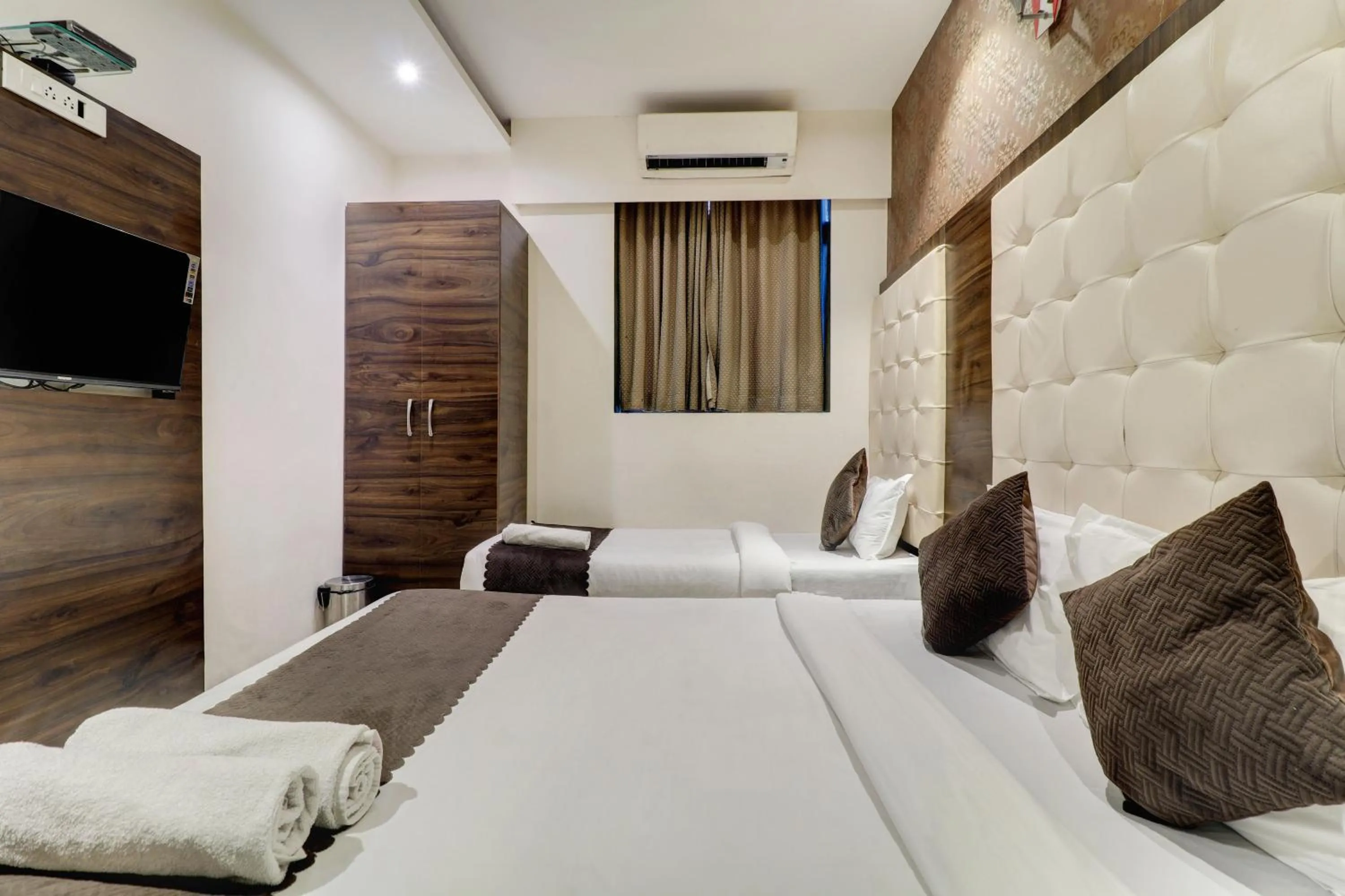 room service, Bed in Hotel A. K. International - Fort