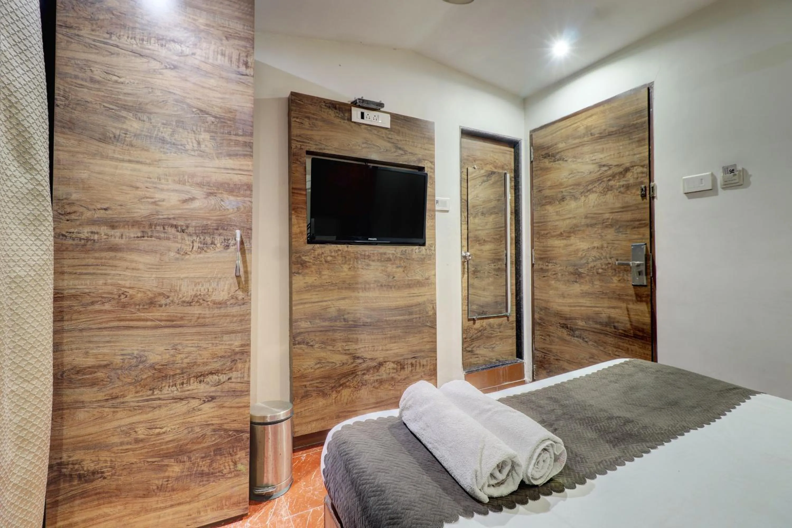 TV and multimedia, Bed in Hotel A. K. International - Fort