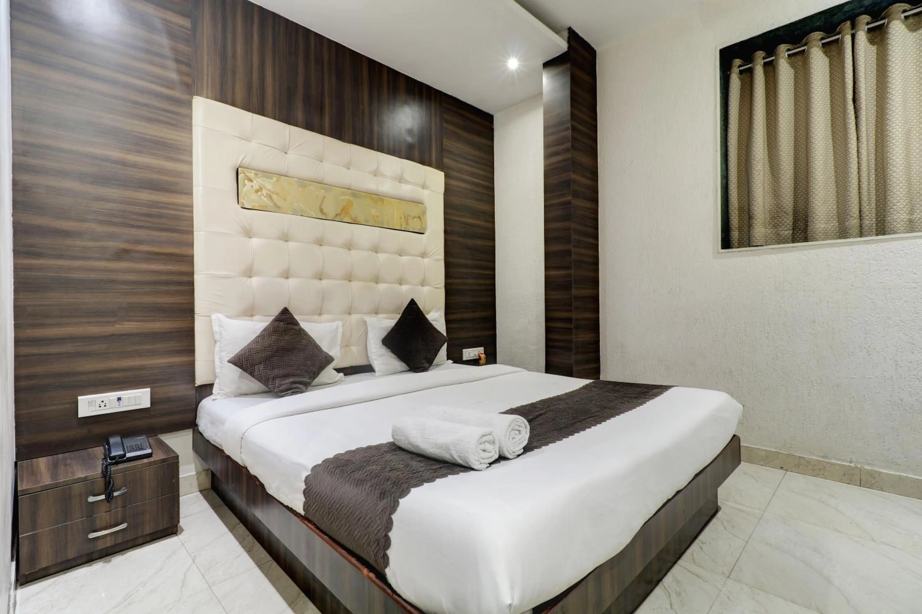 Bedroom, Bed in Hotel A. K. International - Fort