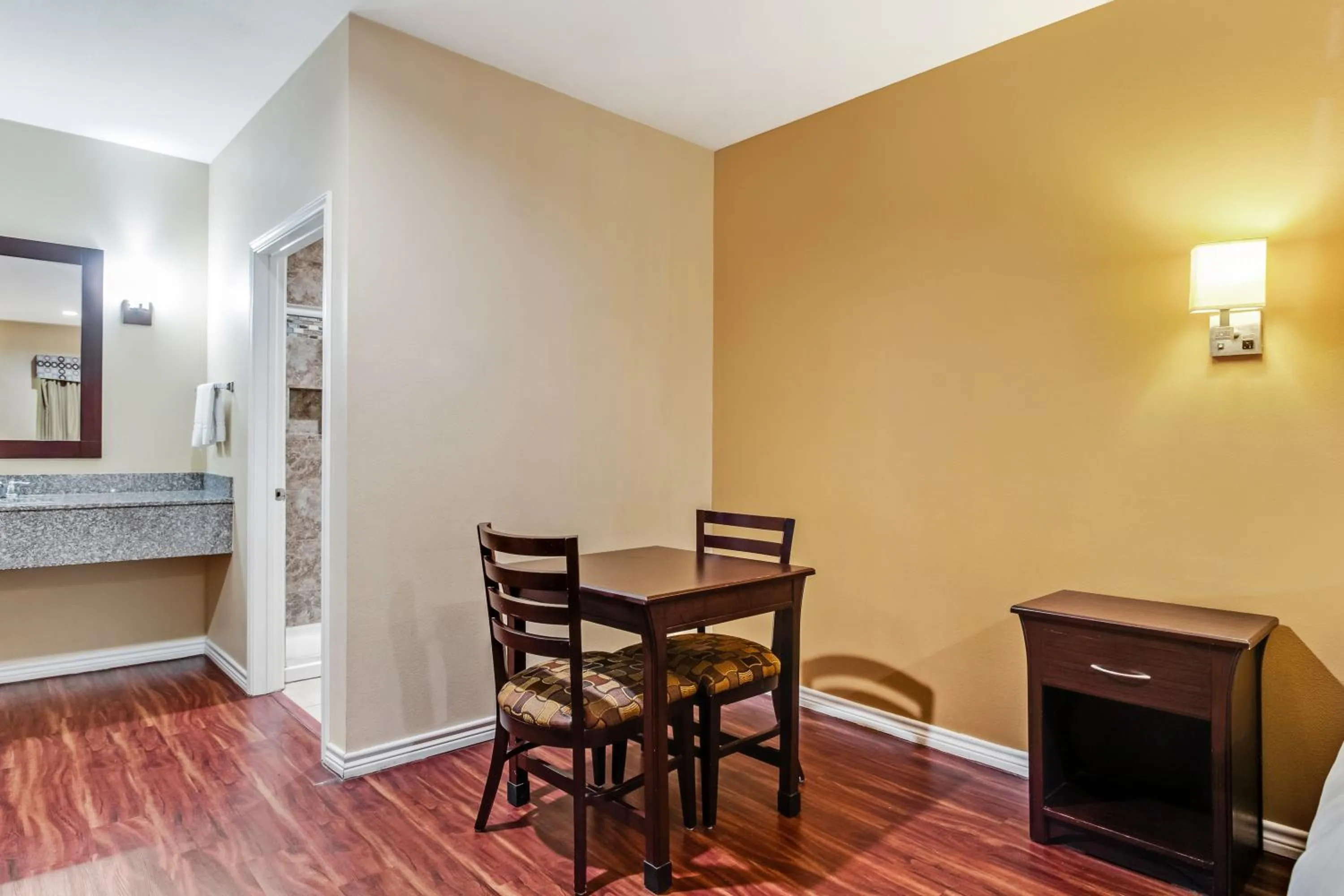 Kitchen or kitchenette in Americas Best Value Inn - FM 529