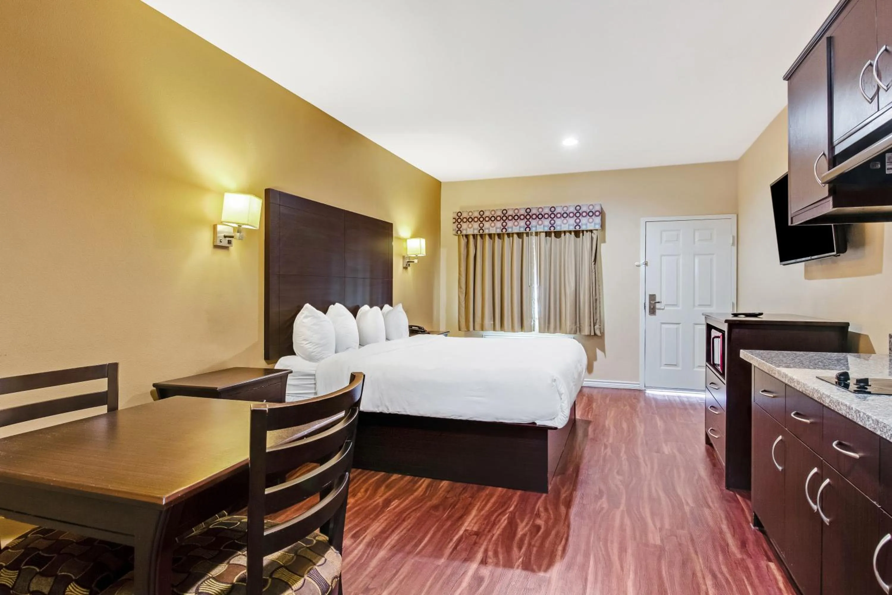 Bed in Americas Best Value Inn - FM 529