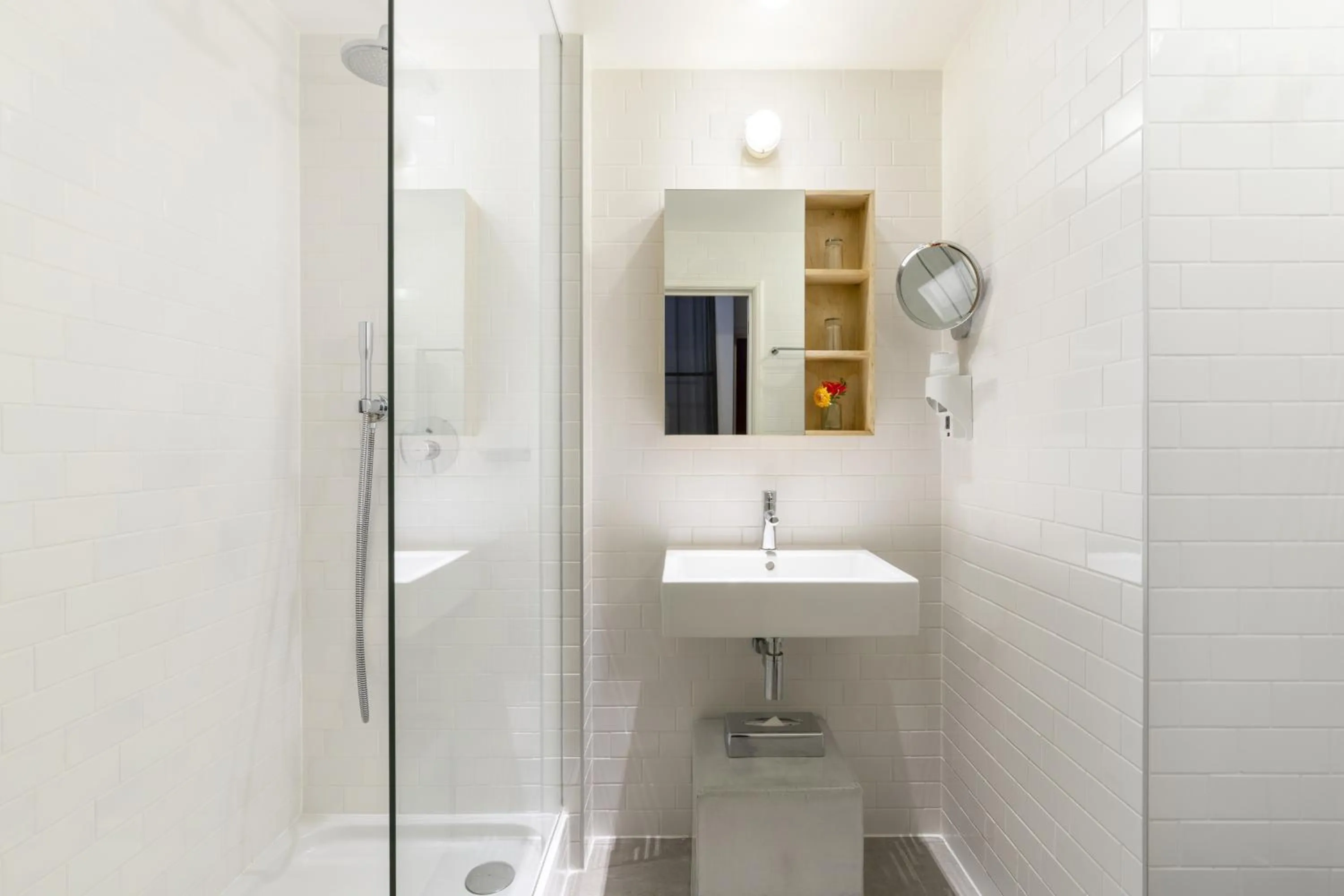 Shower in 9Hotel Central