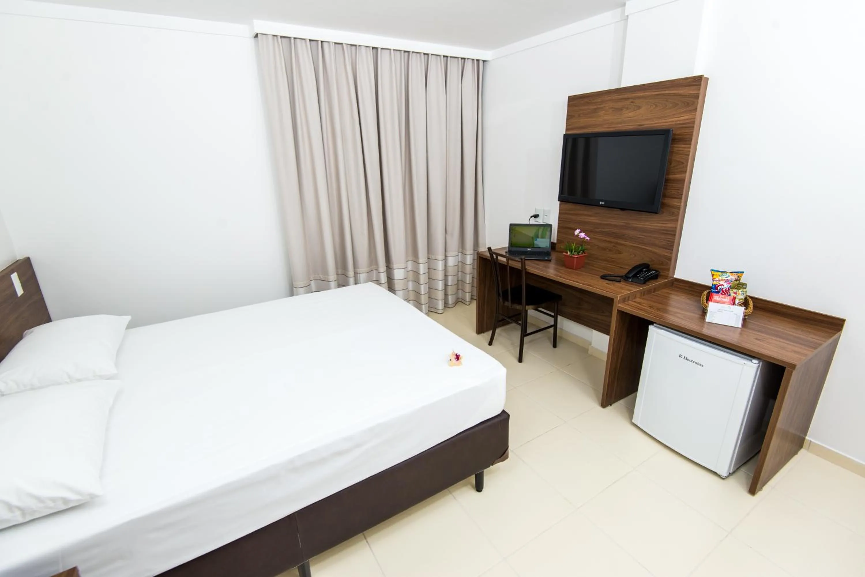 Photo of the whole room, Bed in Hotel Jardins