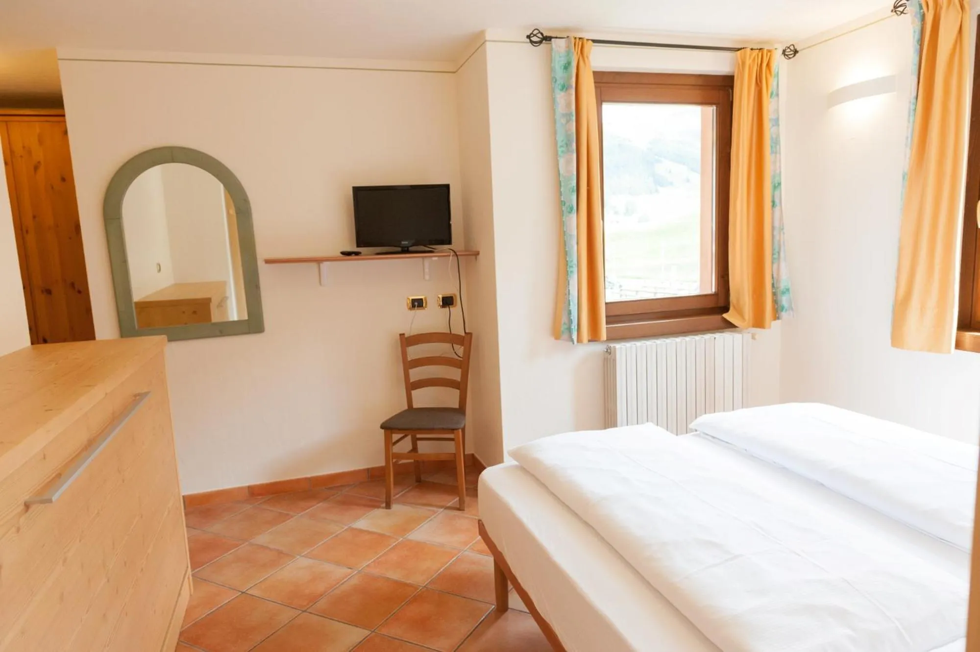 Photo of the whole room, Bed in Residence Bait da Mott