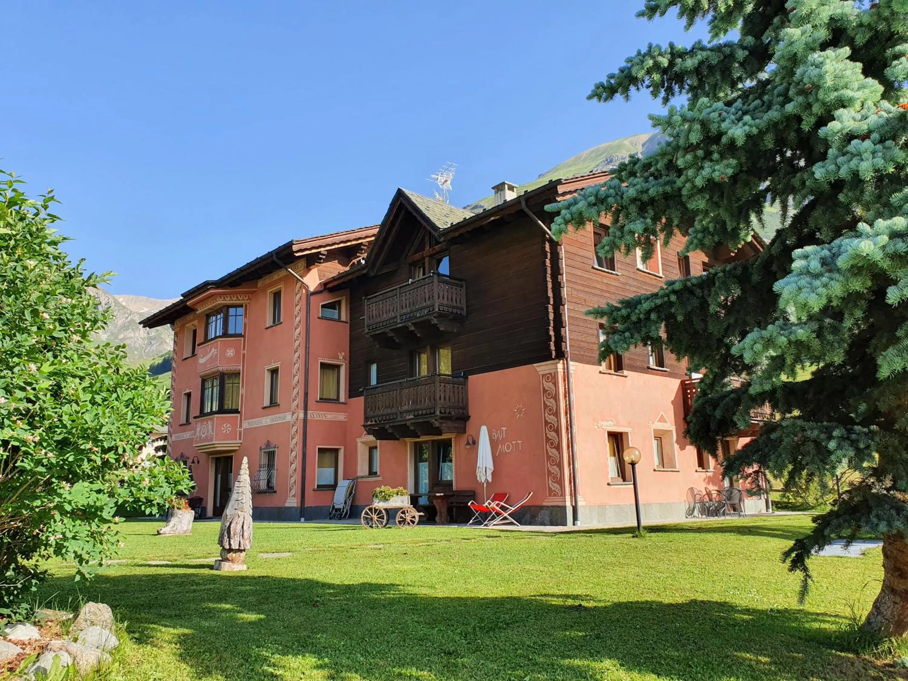 Property building in Residence Bait da Mott