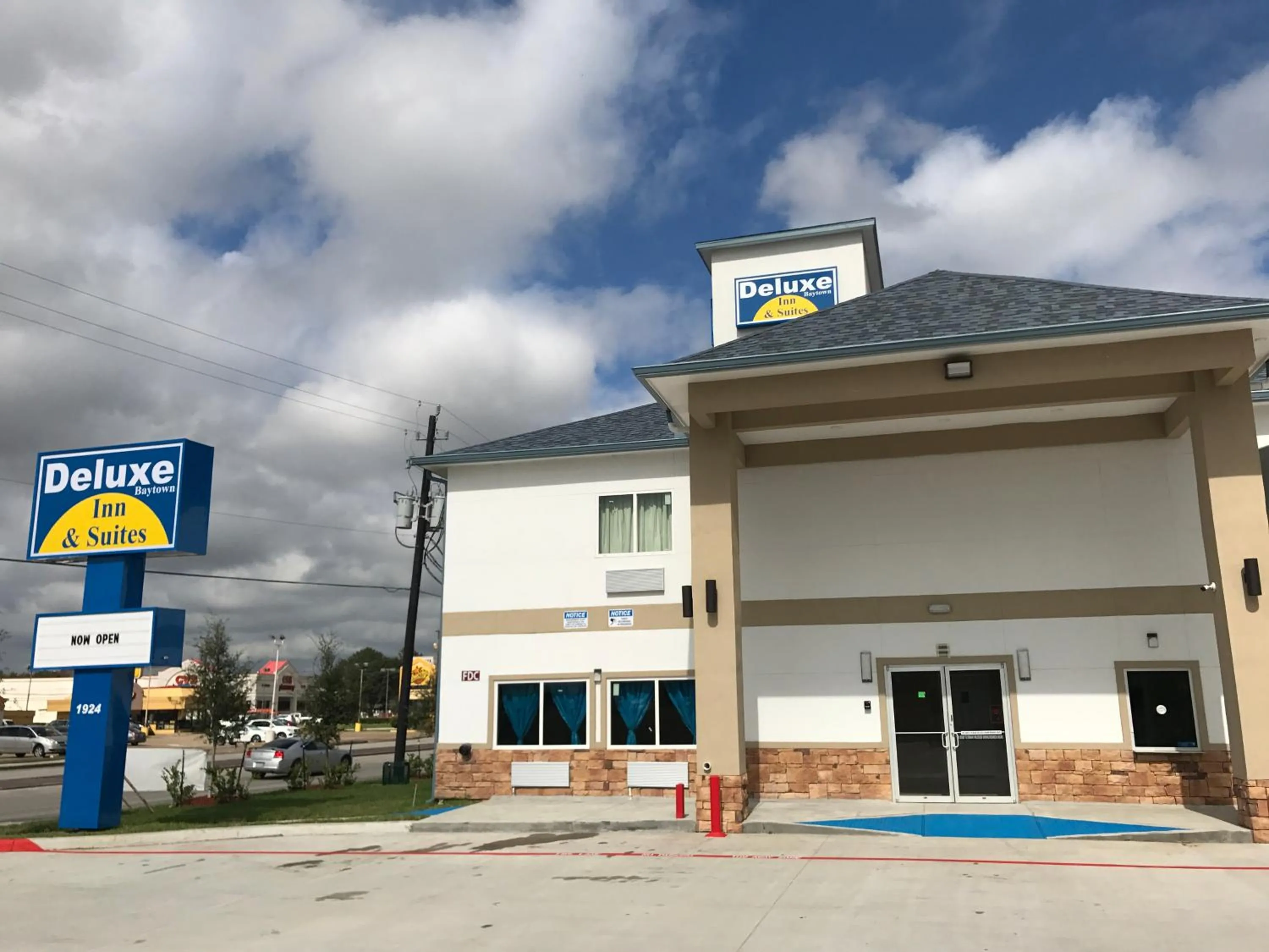 Property building in Deluxe Inn & Suites - Baytown