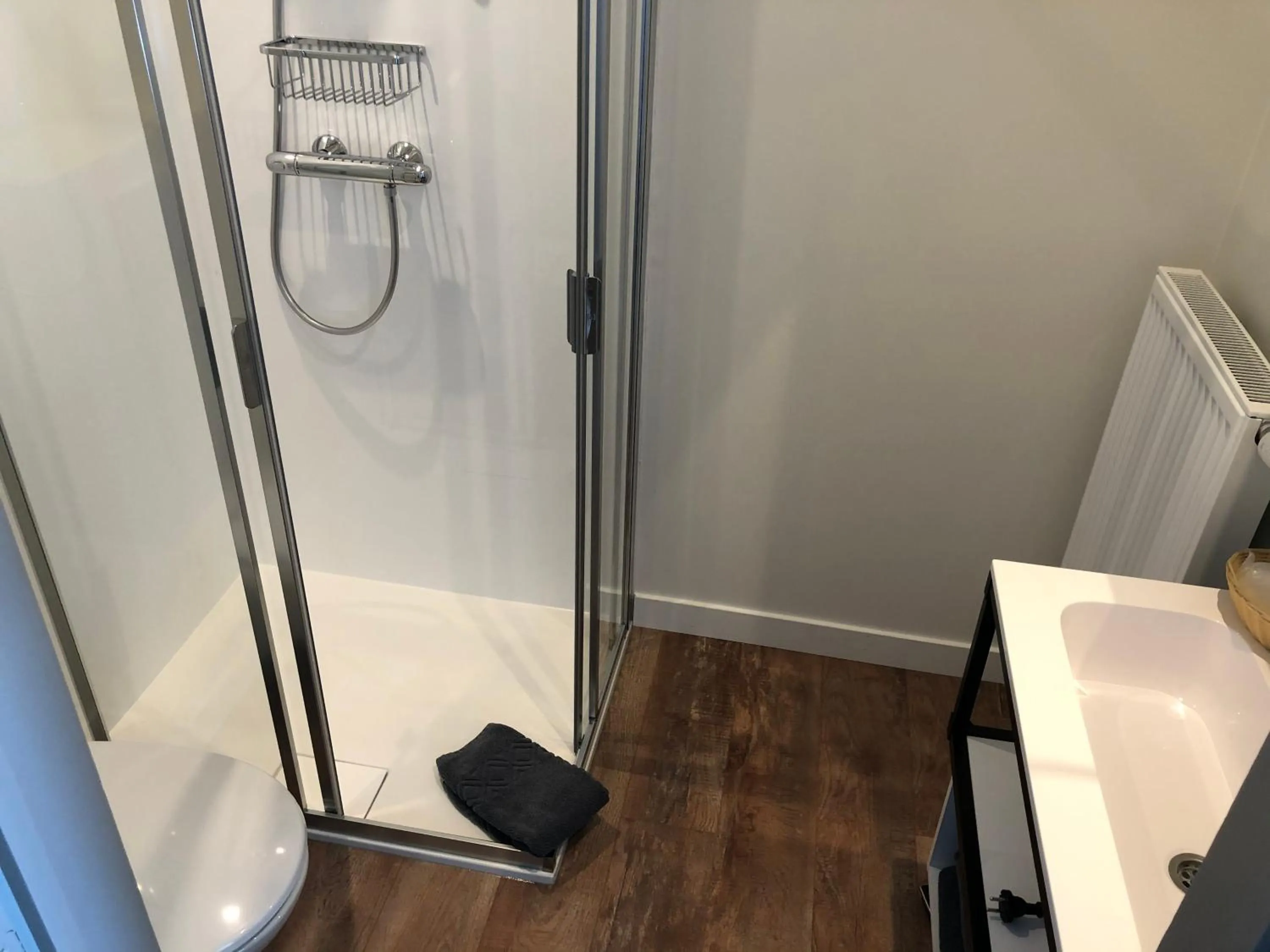 Shower in Hotel Asiris