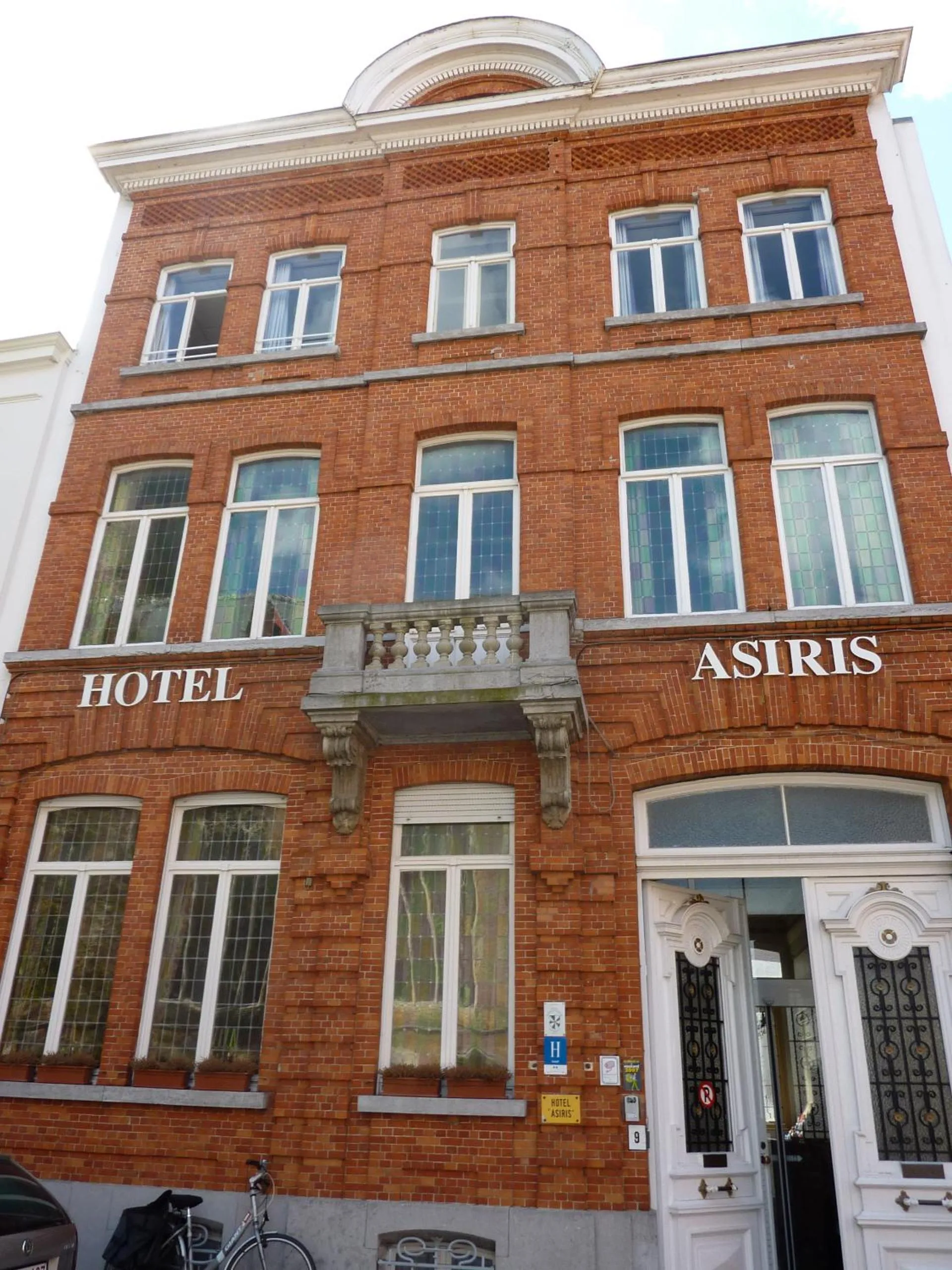 Facade/entrance in Hotel Asiris