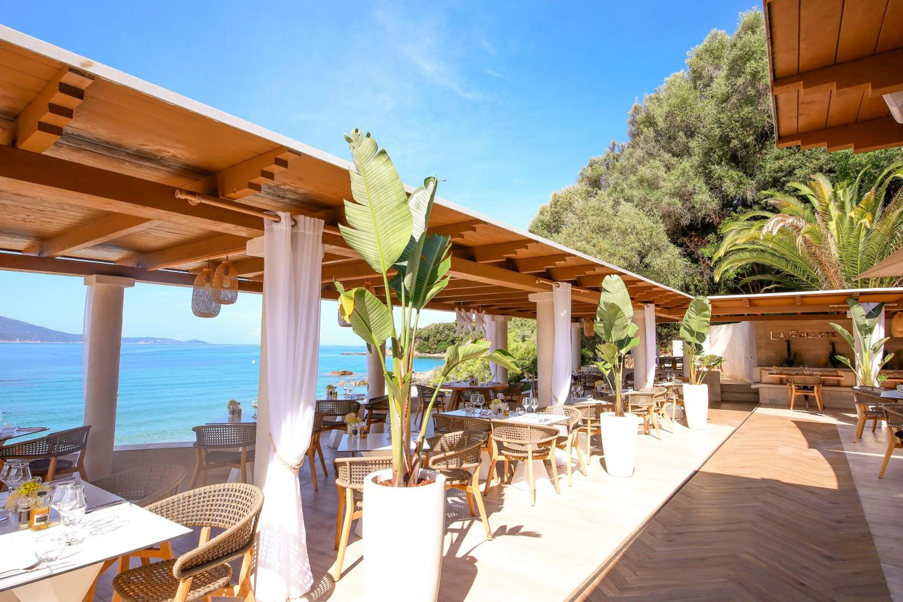 Restaurant/places to eat in Hôtel Marinca & Spa