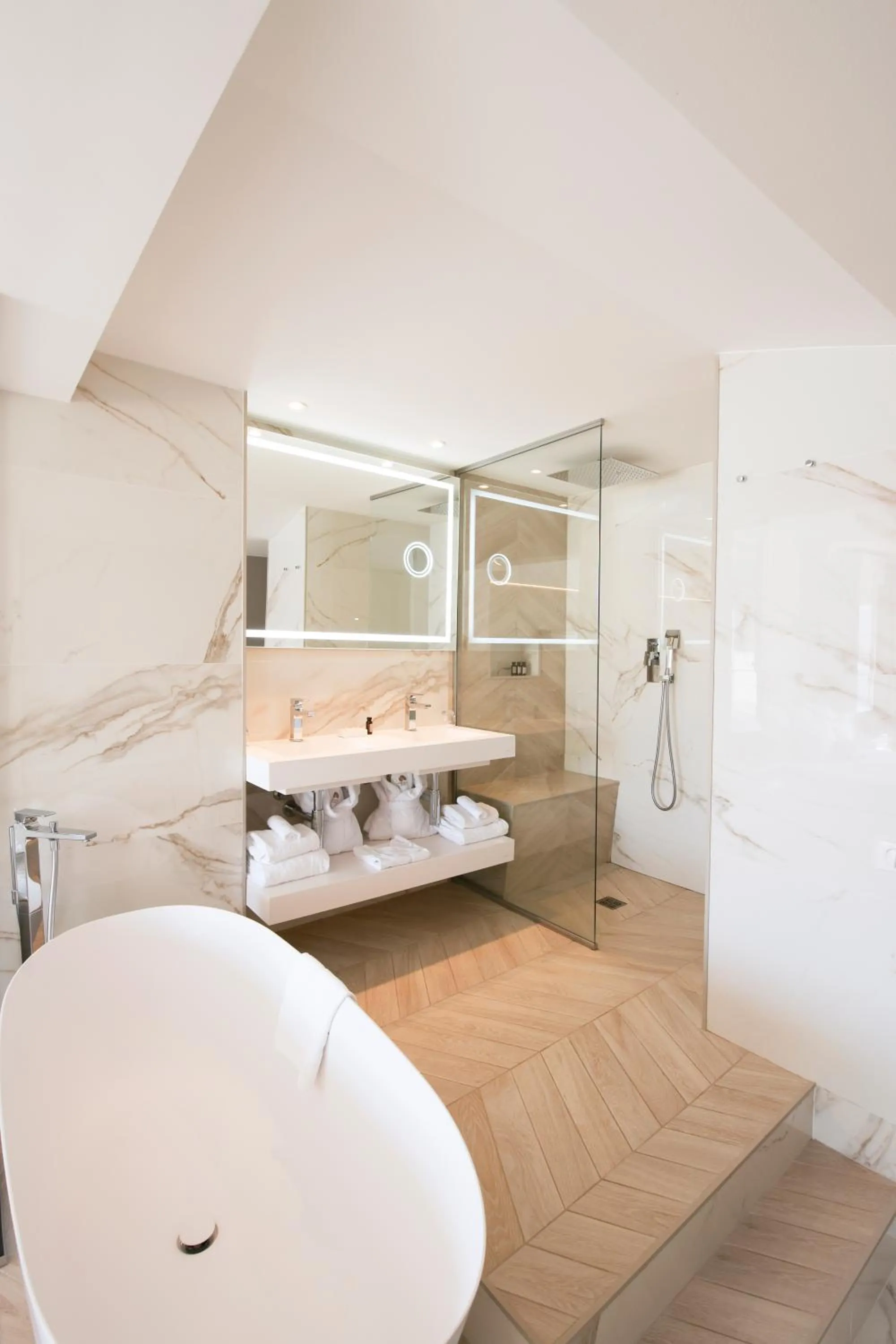 Bathroom in Hôtel Marinca & Spa