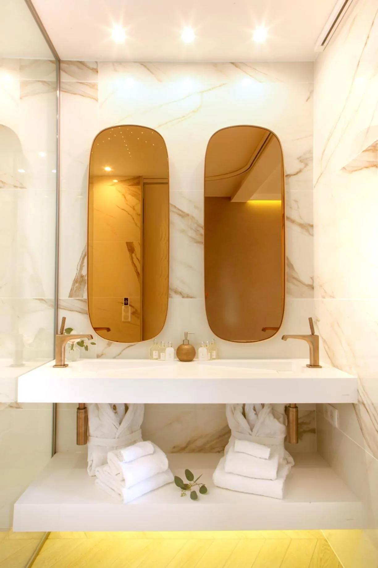 Bathroom in Hôtel Marinca & Spa