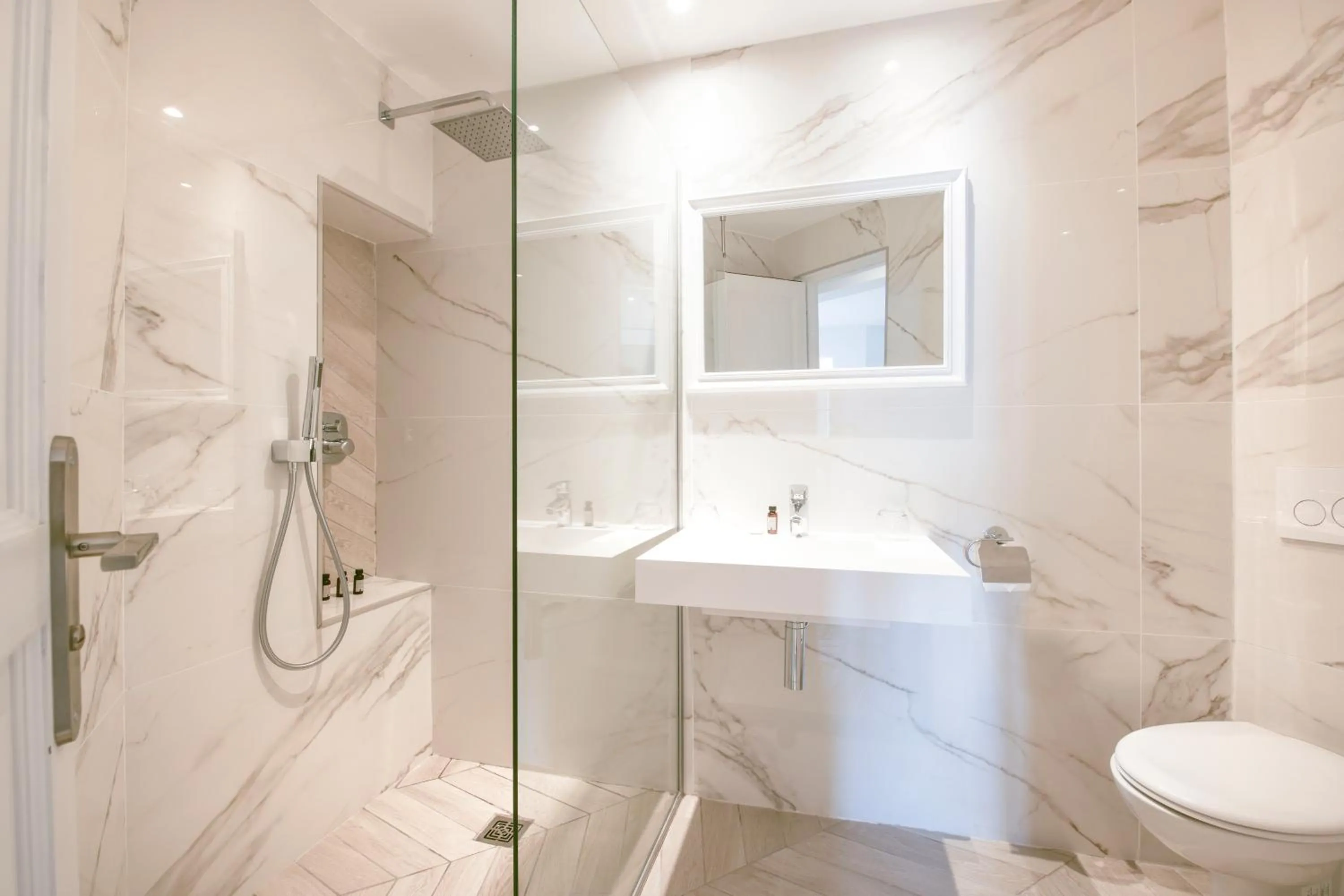 Bathroom in Hôtel Marinca & Spa