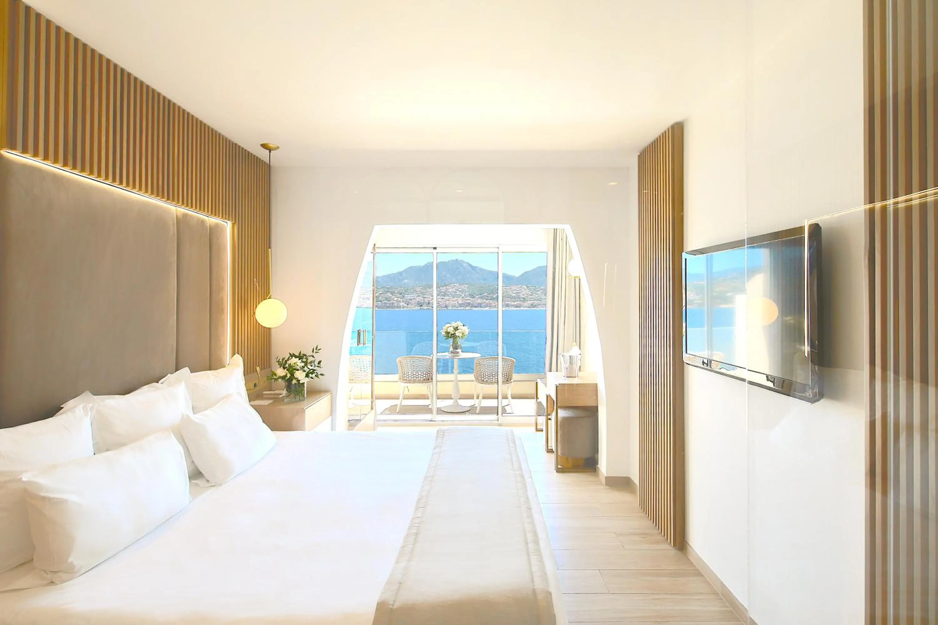 Bed in Hôtel Marinca & Spa