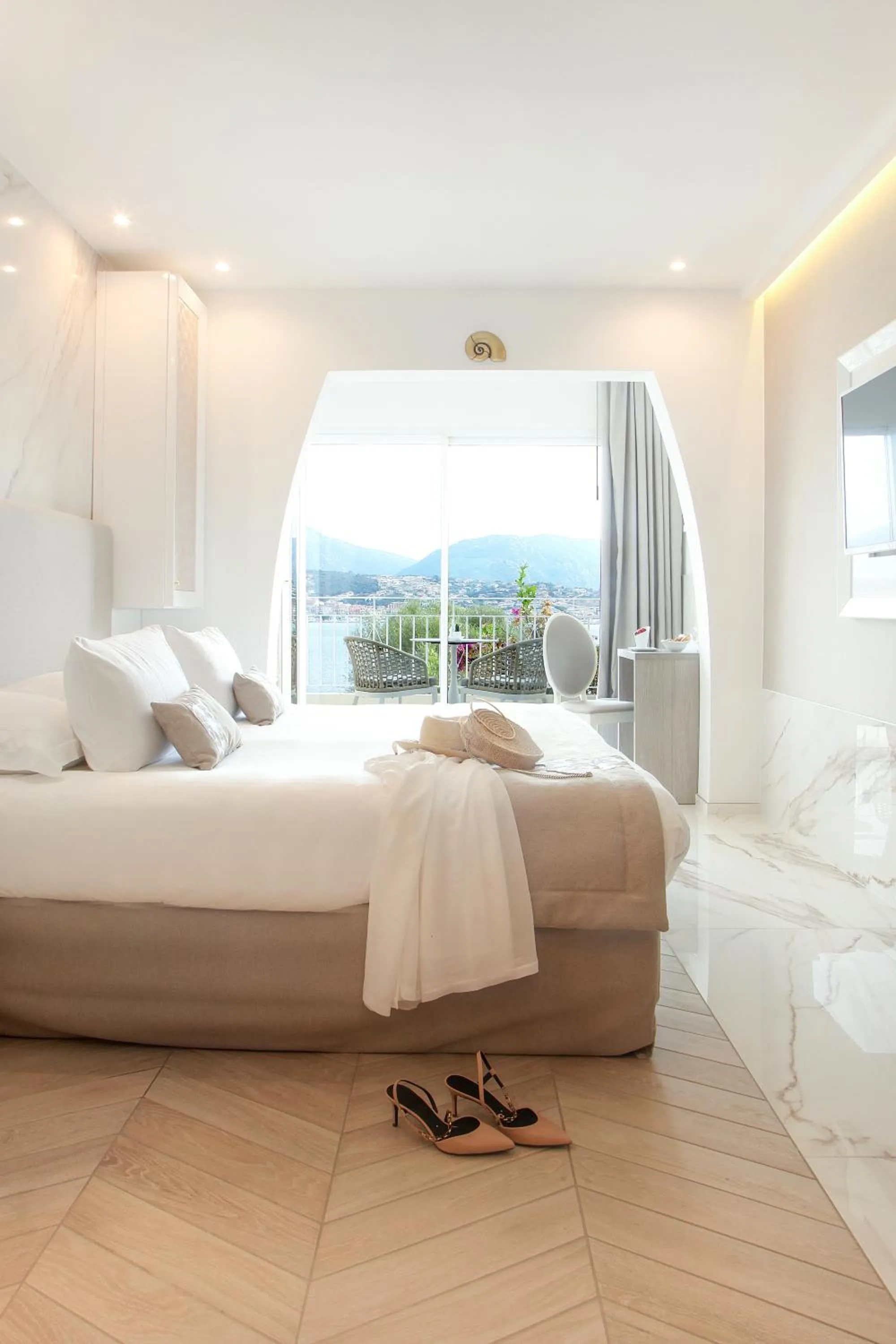 Bed in Hôtel Marinca & Spa