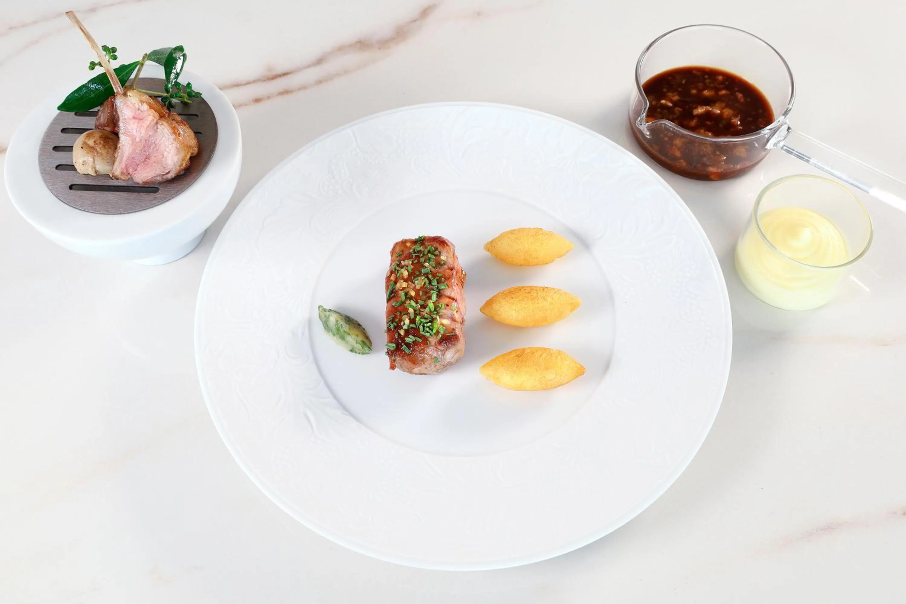 Restaurant/places to eat in Hôtel Marinca & Spa