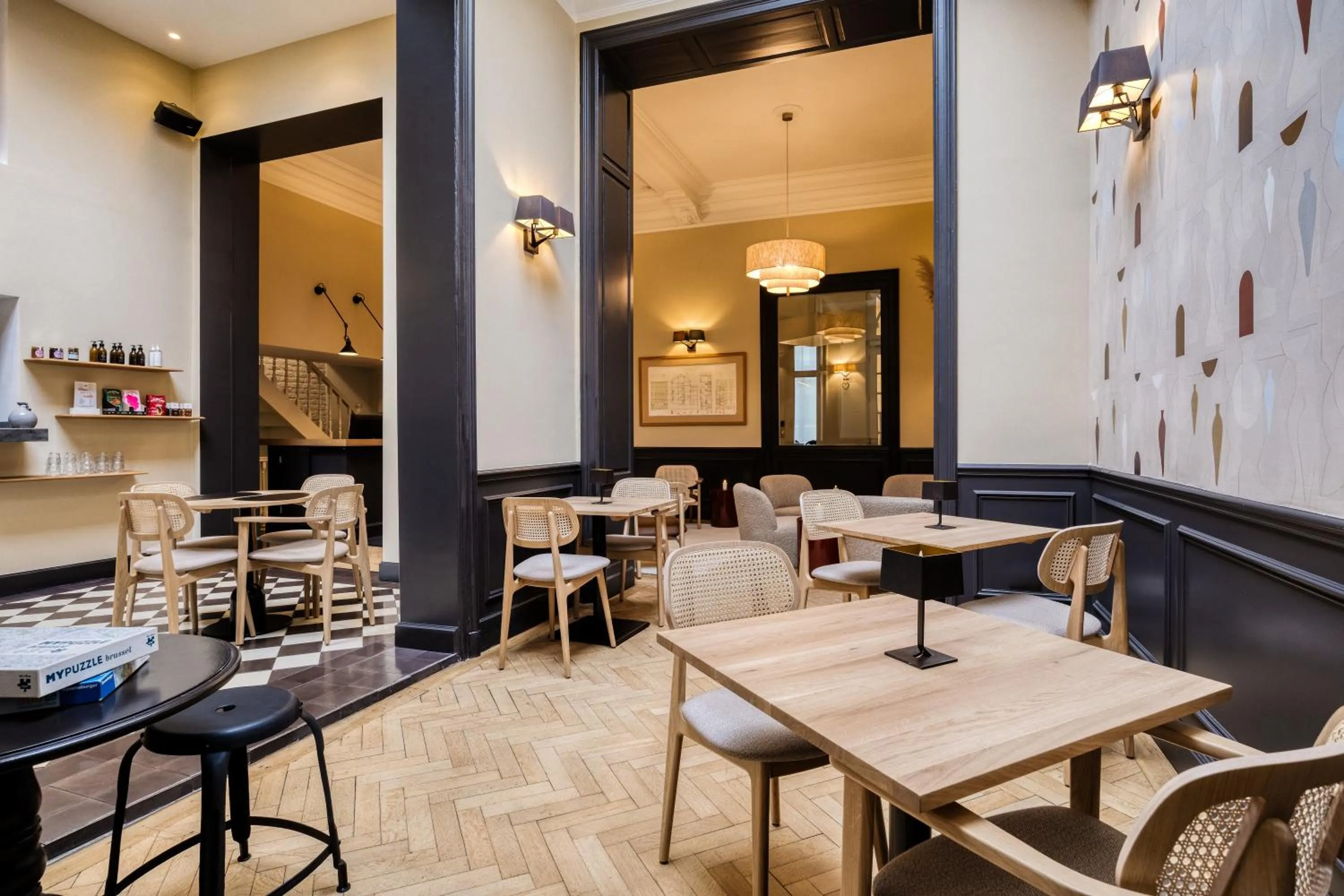 Restaurant/places to eat in Hotel Made In Louise