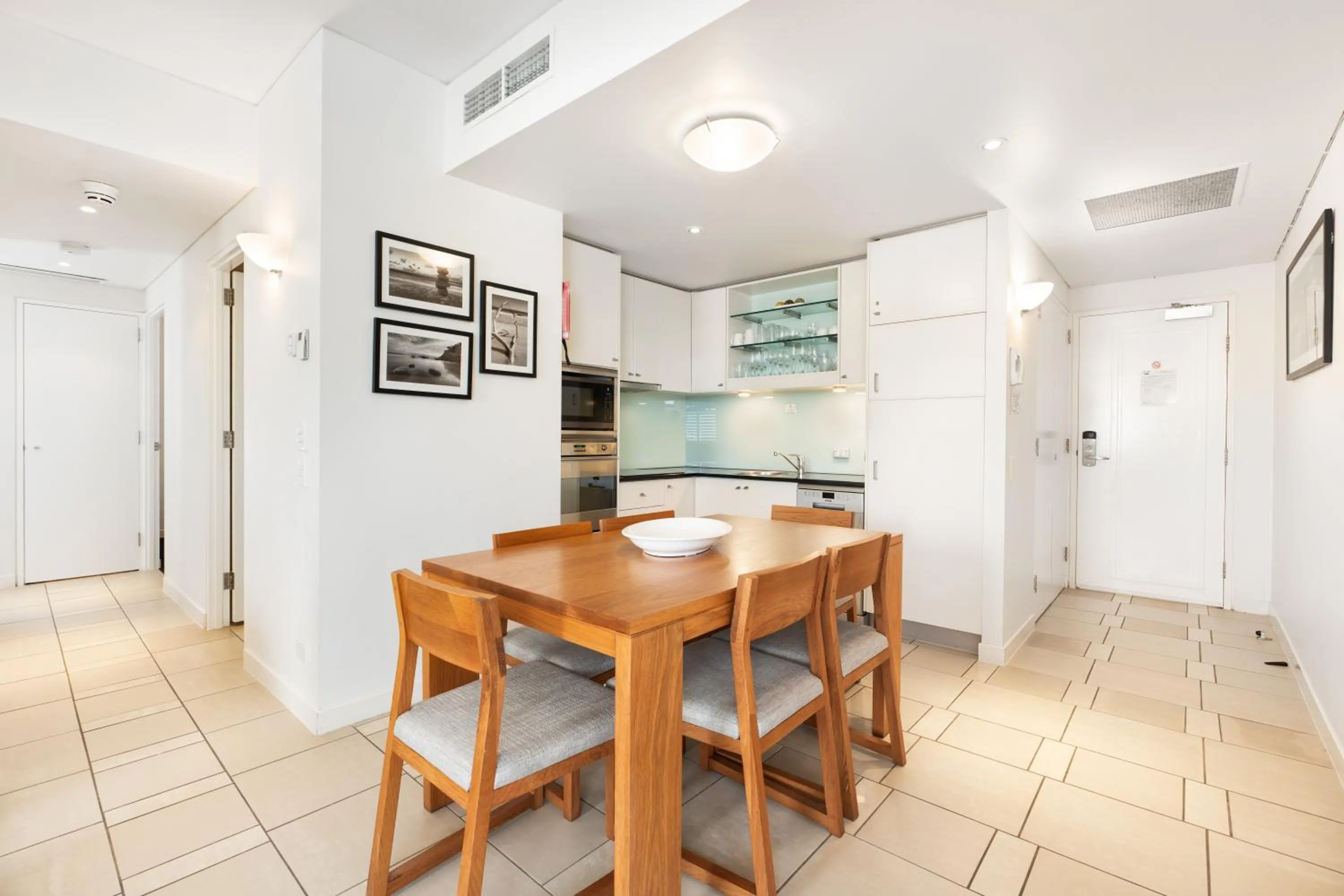 Dining area in Laguna on Hastings