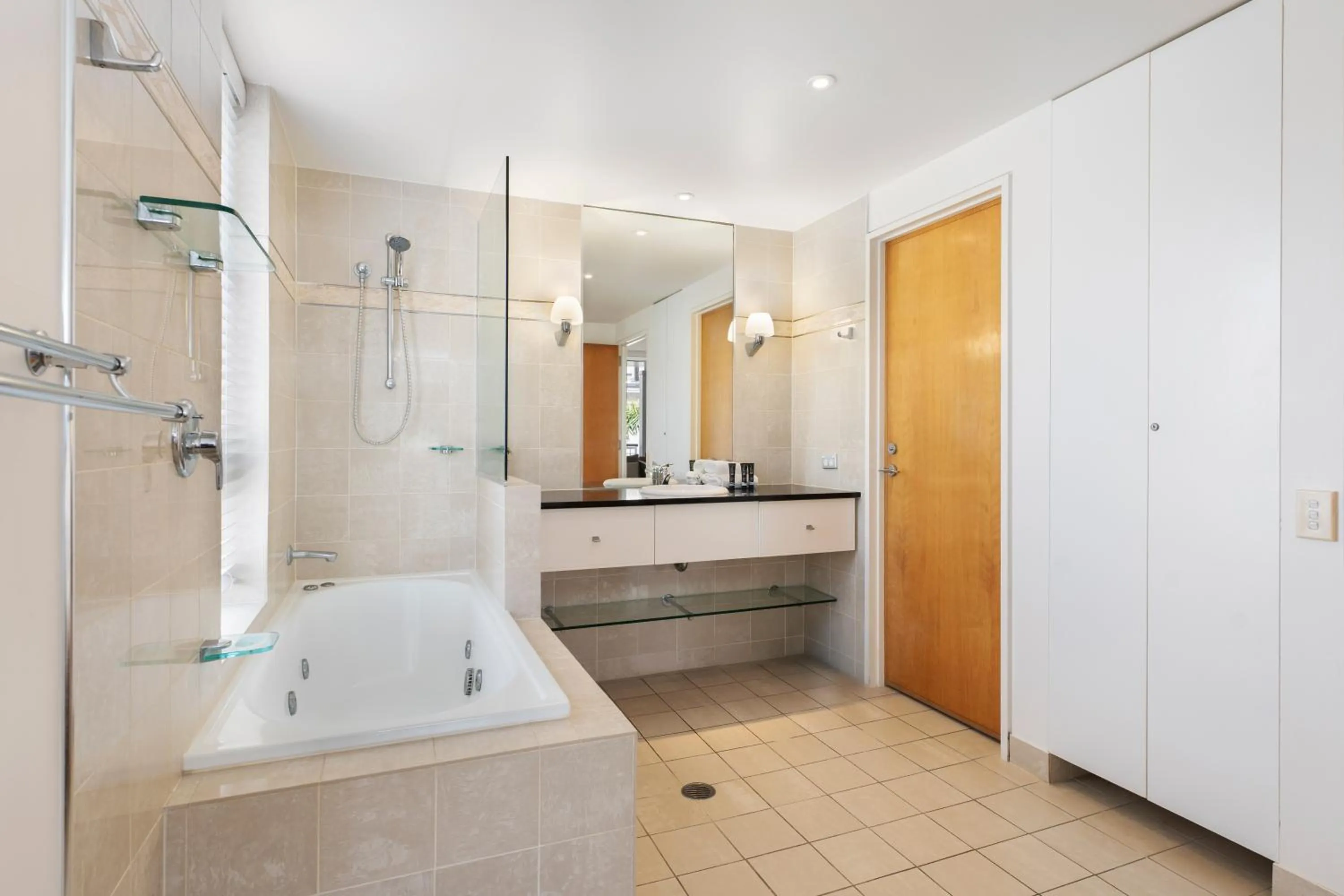 Shower in Laguna on Hastings