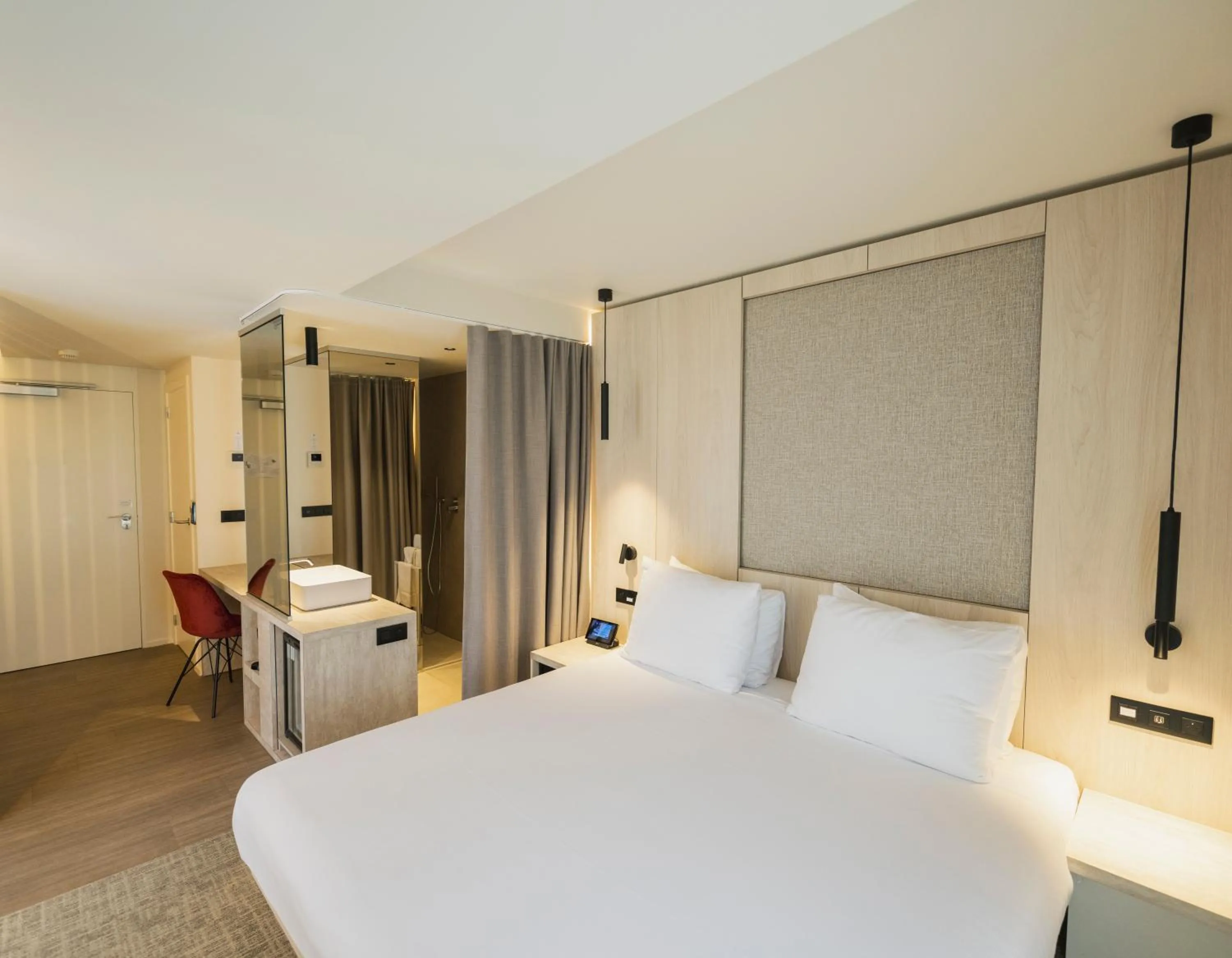 Shower, Bed in Begijnhof Hotel