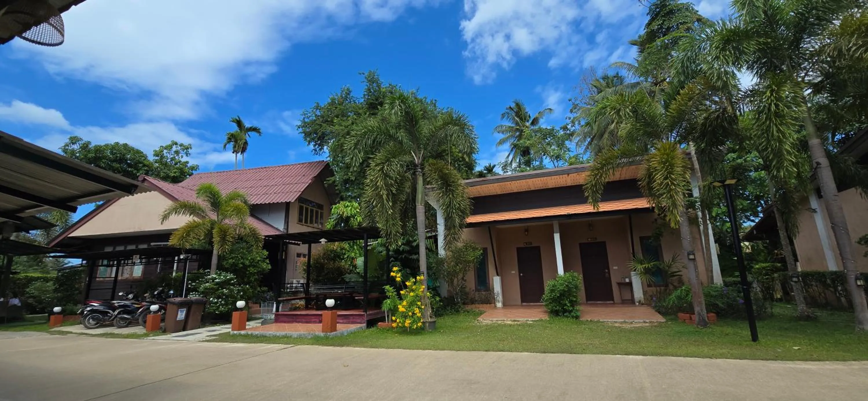 Baan Suan Rim Klong Resort