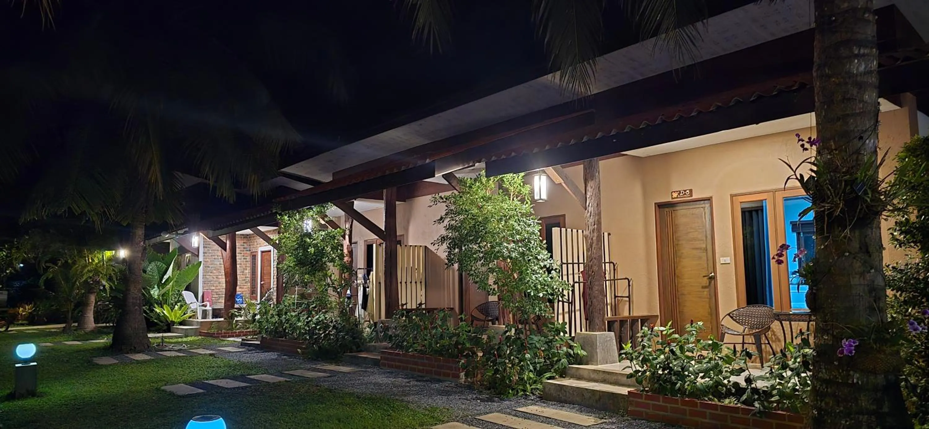 Baan Suan Rim Klong Resort