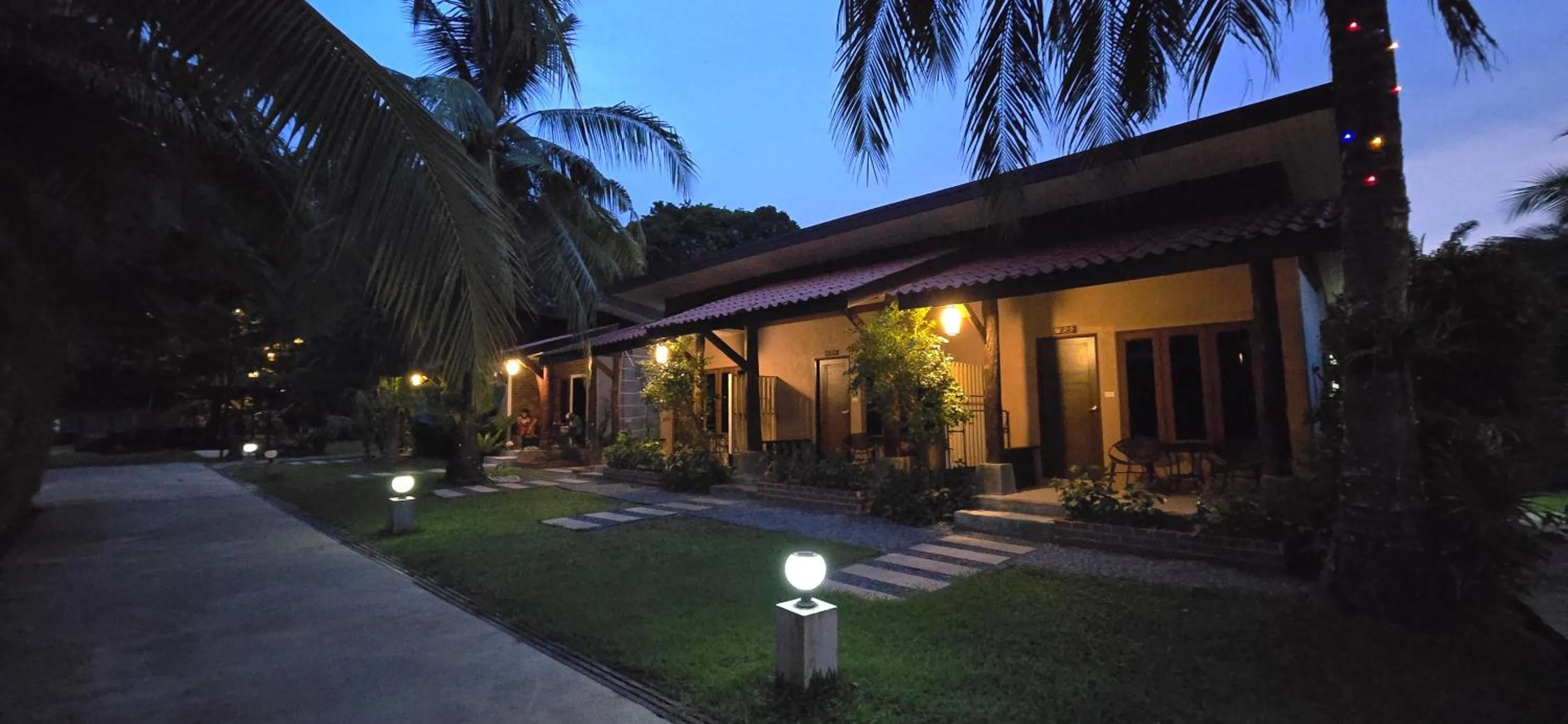 Baan Suan Rim Klong Resort