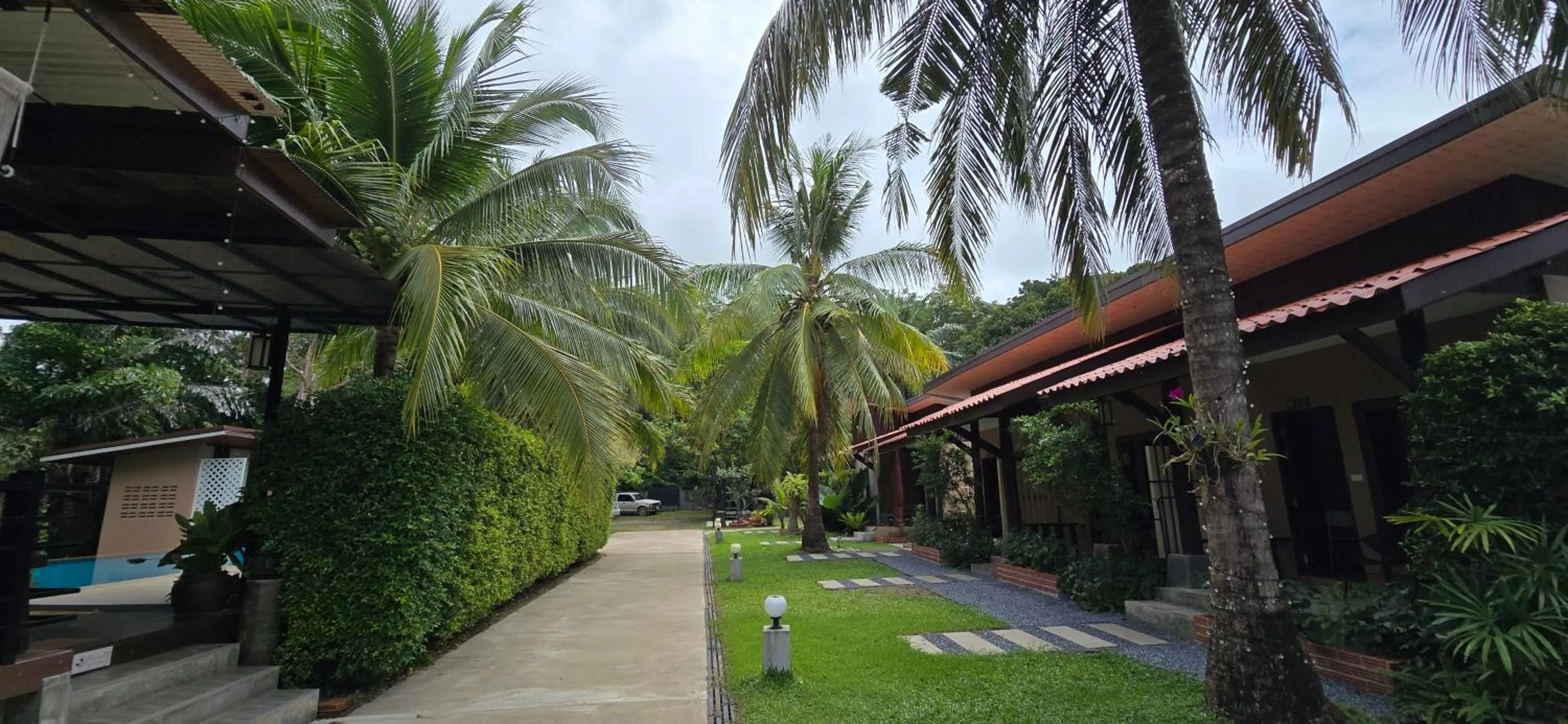 Baan Suan Rim Klong Resort