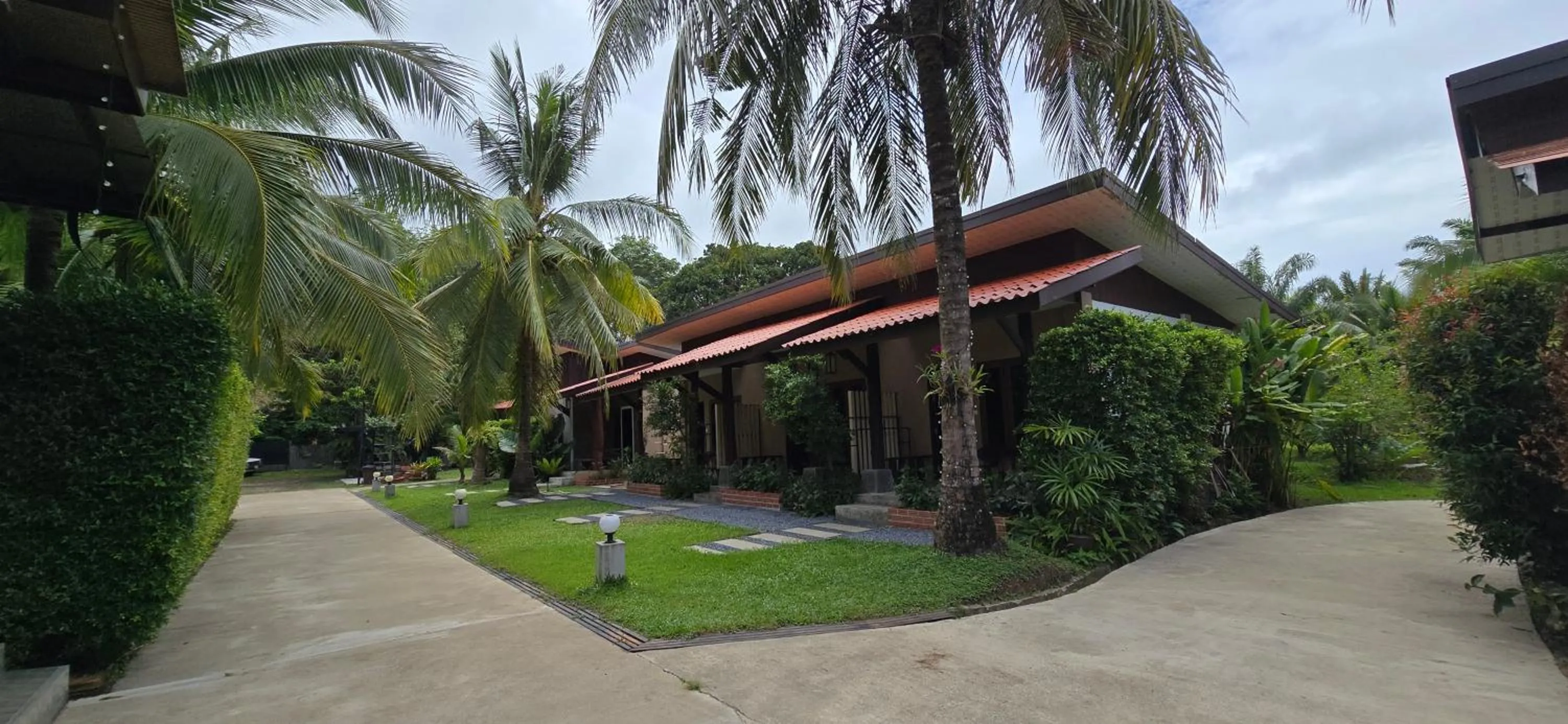 Baan Suan Rim Klong Resort