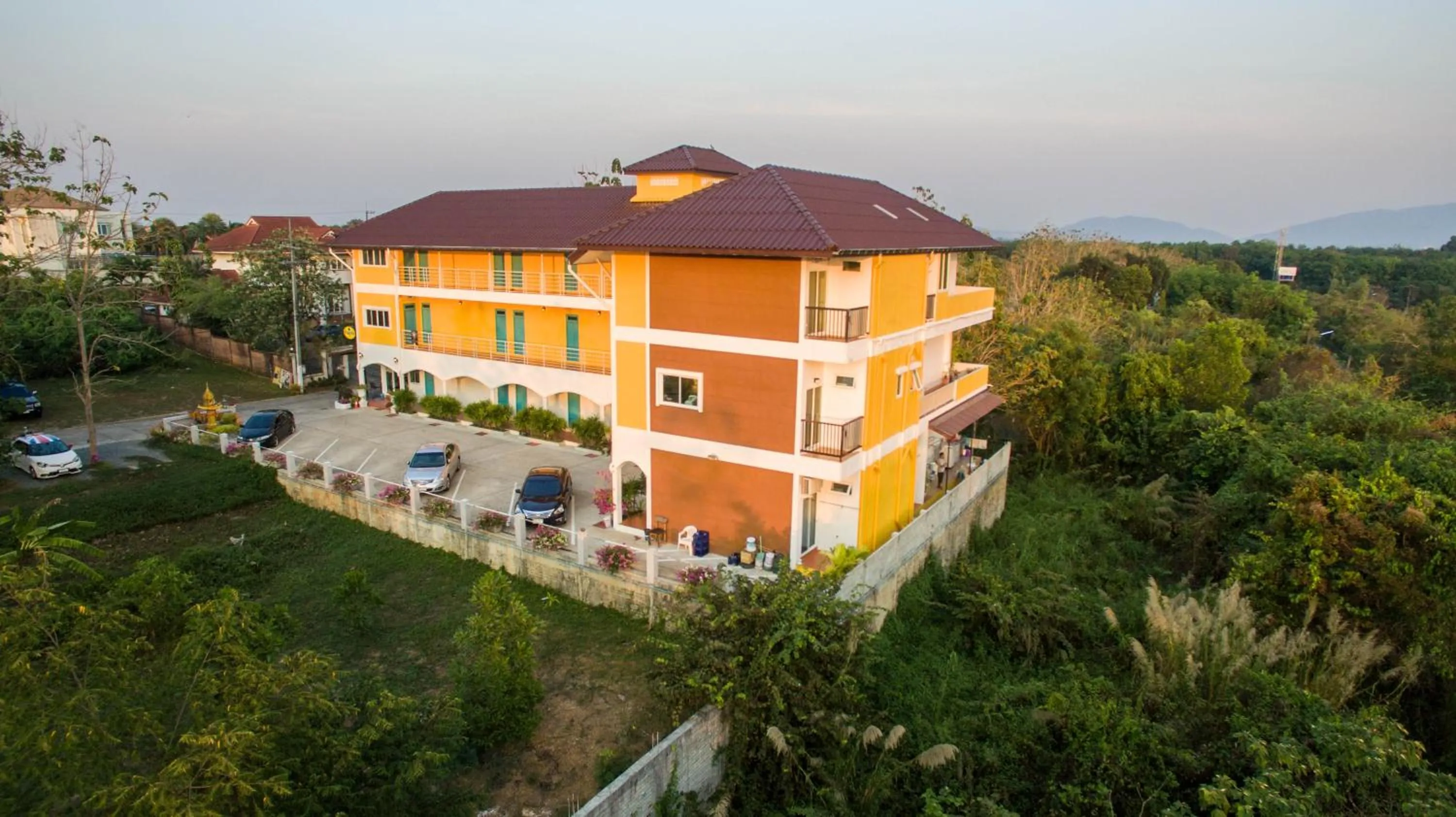 Off site in Baanlugchange Hotel โรงแรมบ้านลูกช้าง