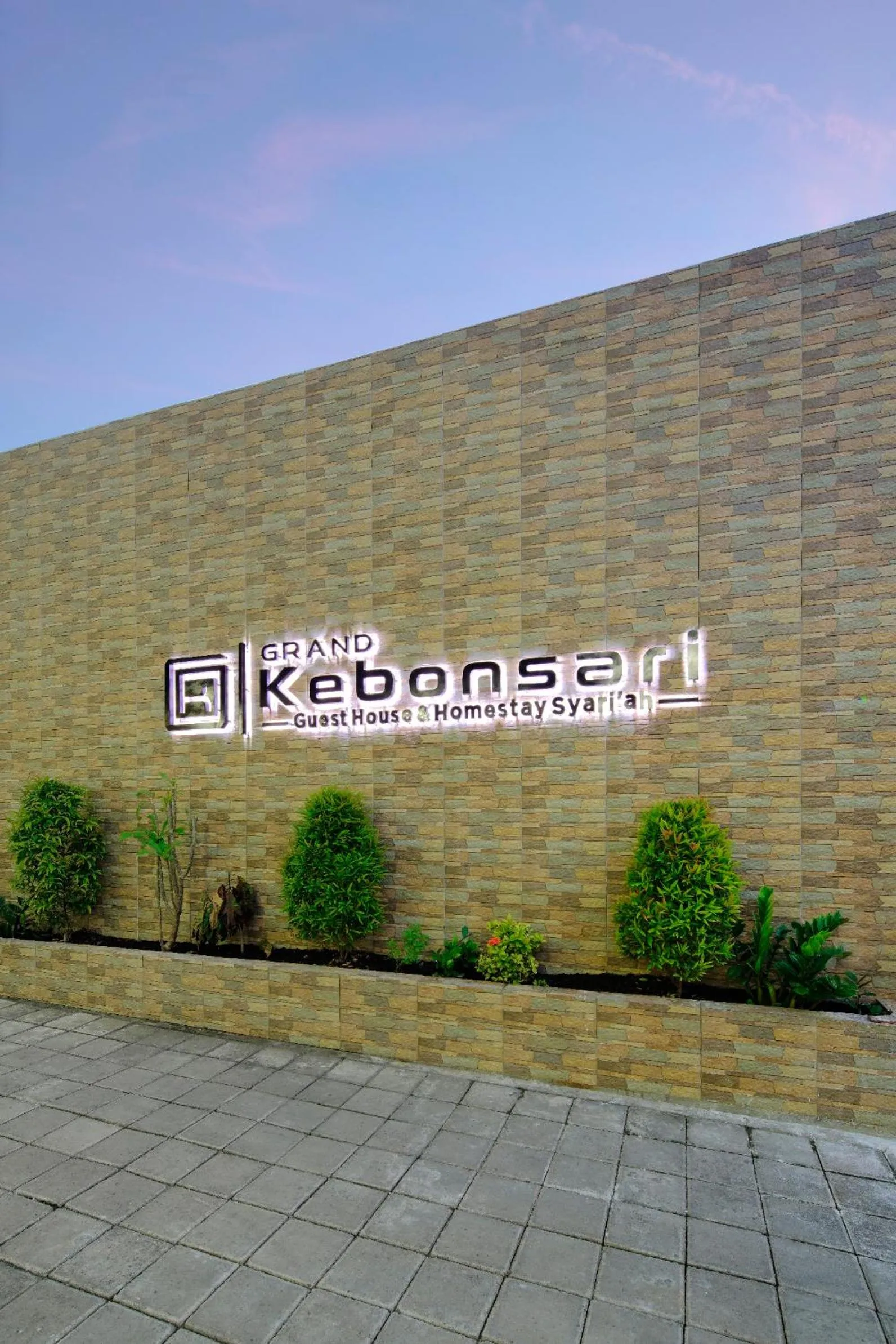 Property building in Grand Kebonsari Guesthouse